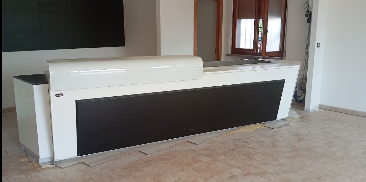 BANCONE BAR PROFESSIONALE con FRIGO e ESPOSITORE in vendita - foto 1