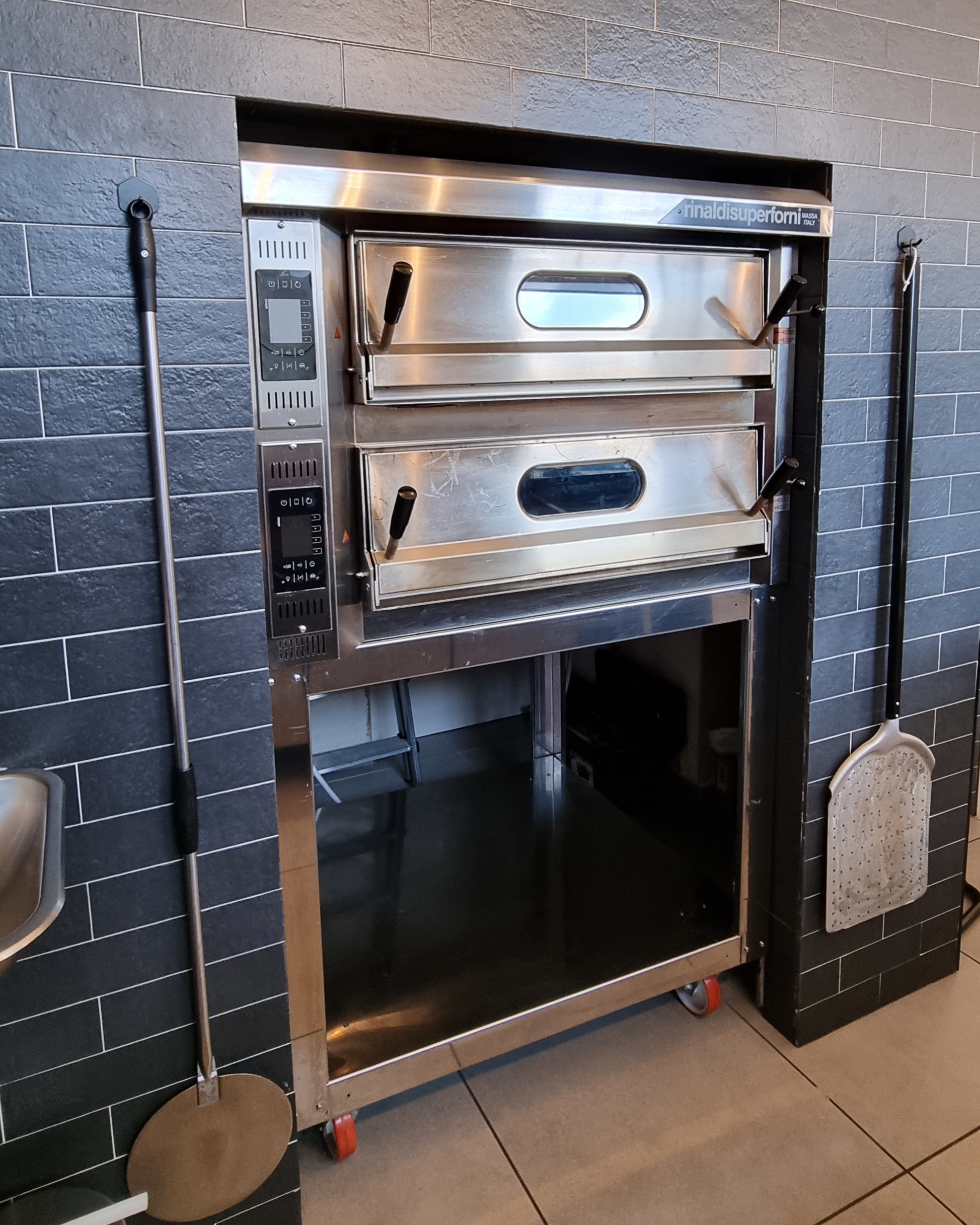 Attrezzatura pizzeria: Forno/Fry Top/Piano cottura in vendita - foto 1