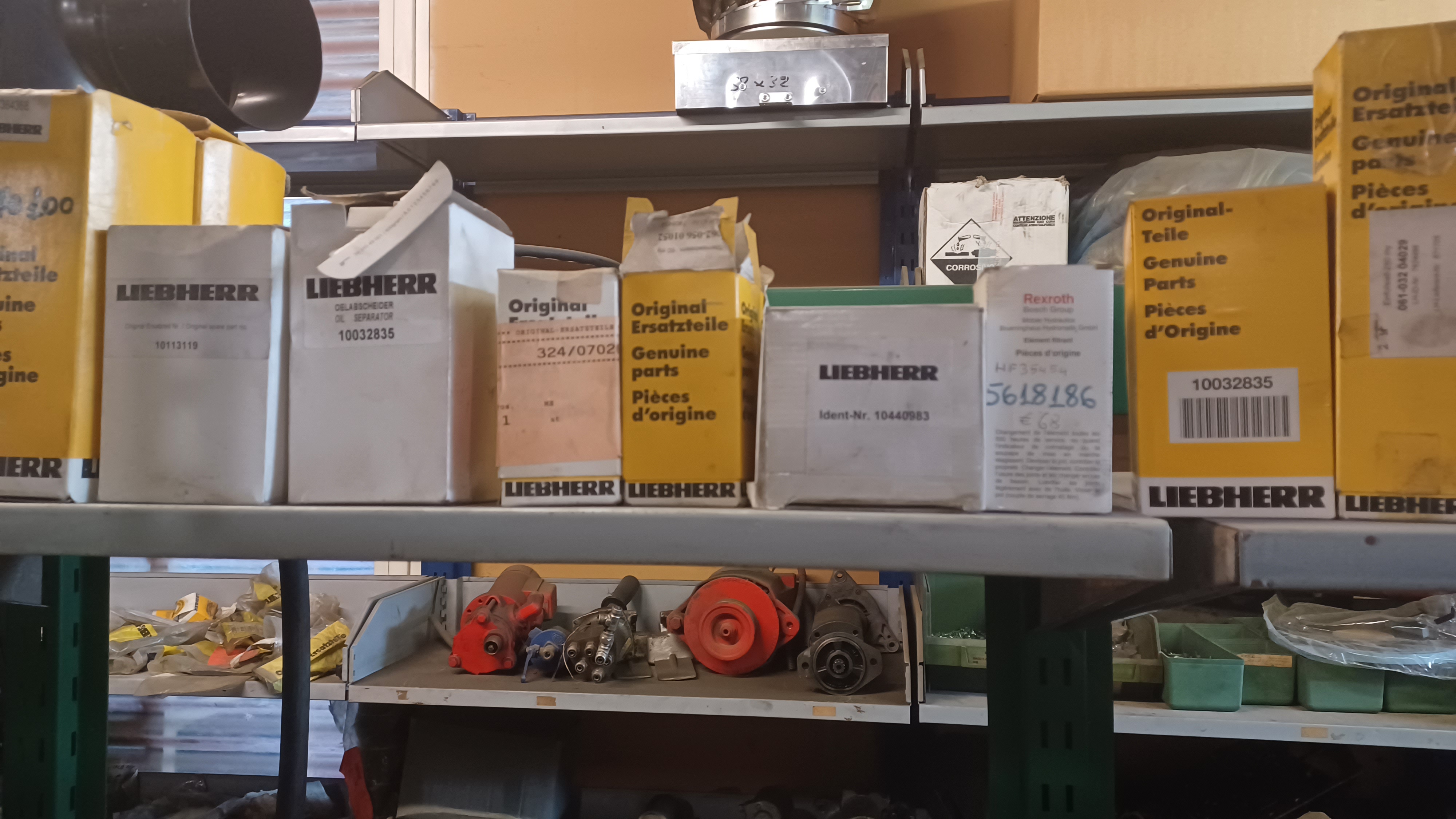 Ricambi nuovi e usati originali LIEBHERR in vendita - foto 4