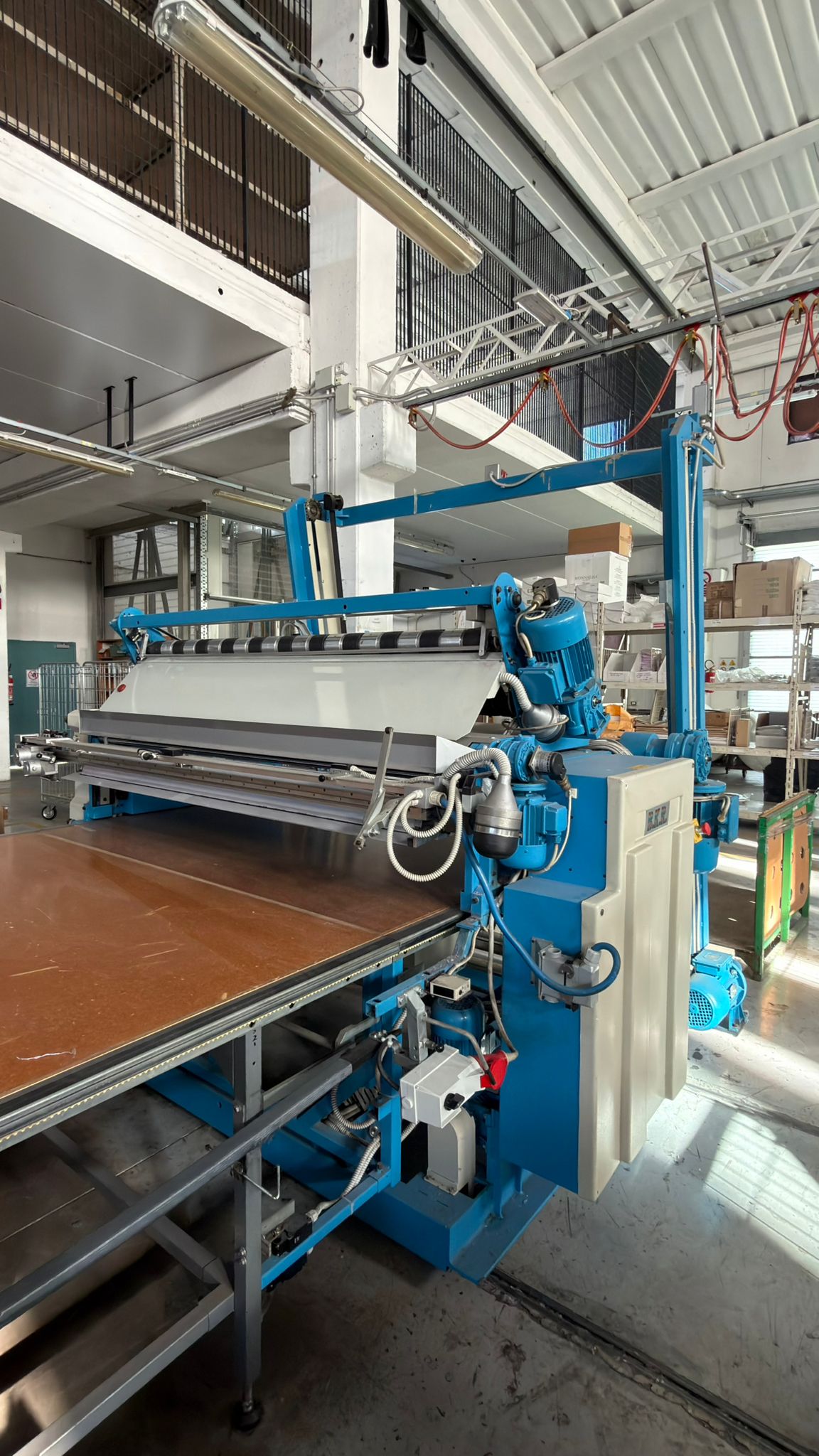 Stenditore automatico B.K.R con tavolo da taglio in vendita - foto 10