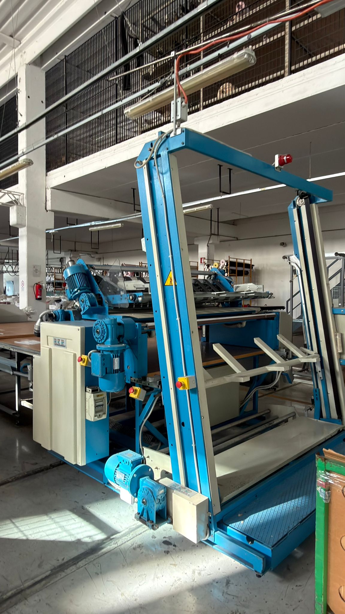 Stenditore automatico B.K.R con tavolo da taglio in vendita - foto 1