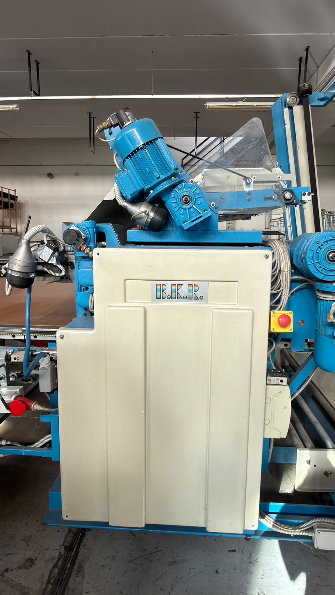 Stenditore automatico B.K.R con tavolo da taglio in vendita - foto 2