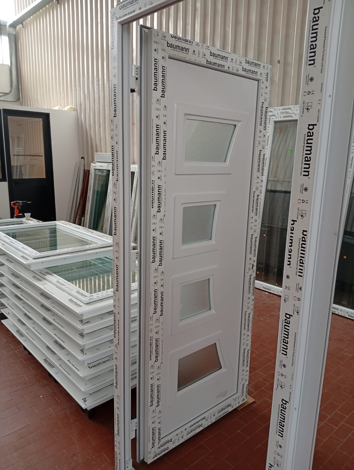Finestre e portoncini in PVC in vendita - foto 5