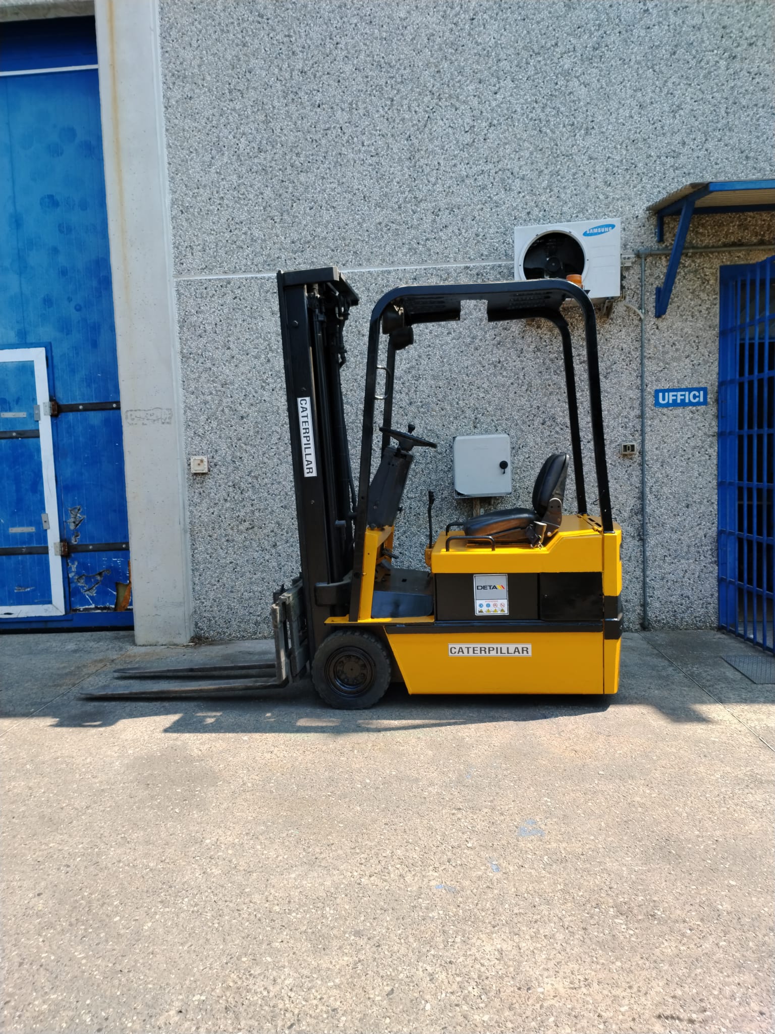 CARRELLO ELEVATORE MULETTO CATERPILLAR F35 in vendita - foto 1