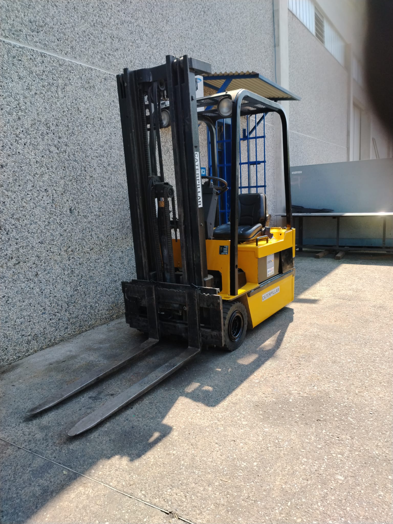 CARRELLO ELEVATORE MULETTO CATERPILLAR F35 in vendita - foto 4
