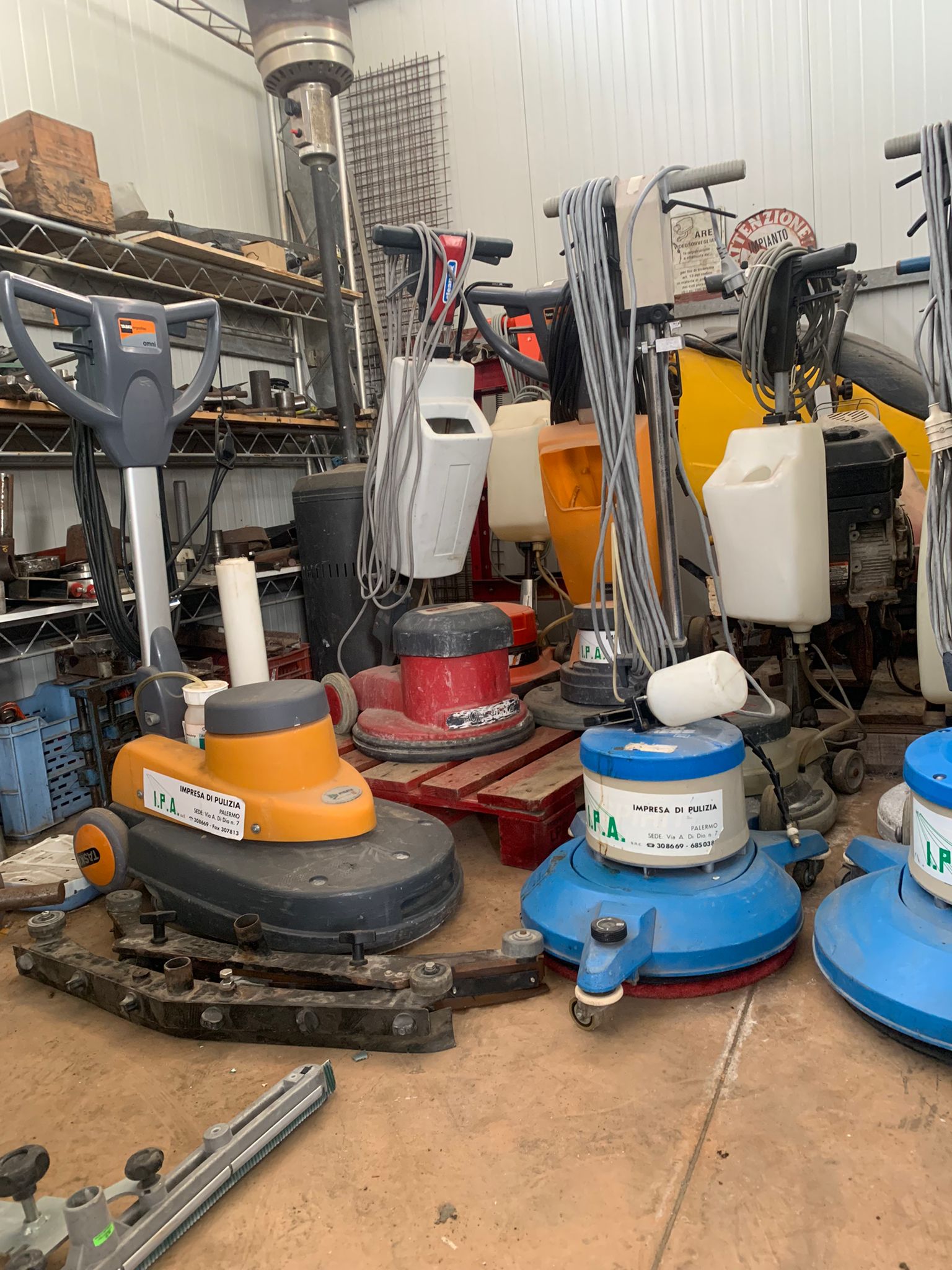 Stock di attrezzature per impresa di pulizie in vendita - foto 4