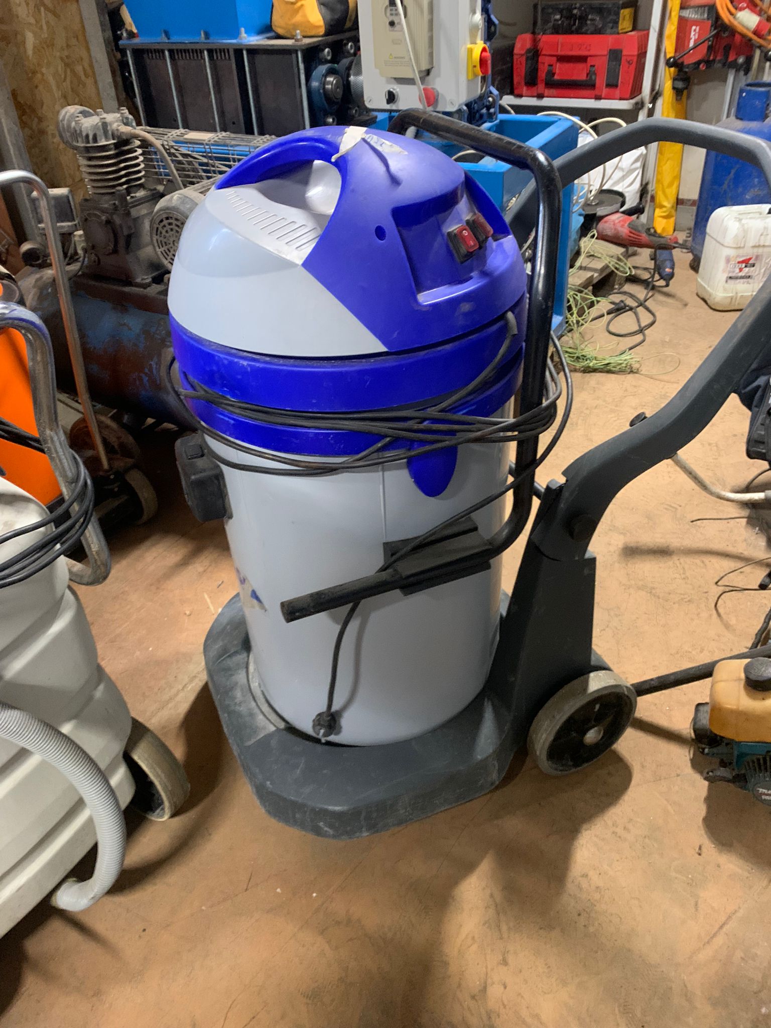 Stock di attrezzature per impresa di pulizie in vendita - foto 11