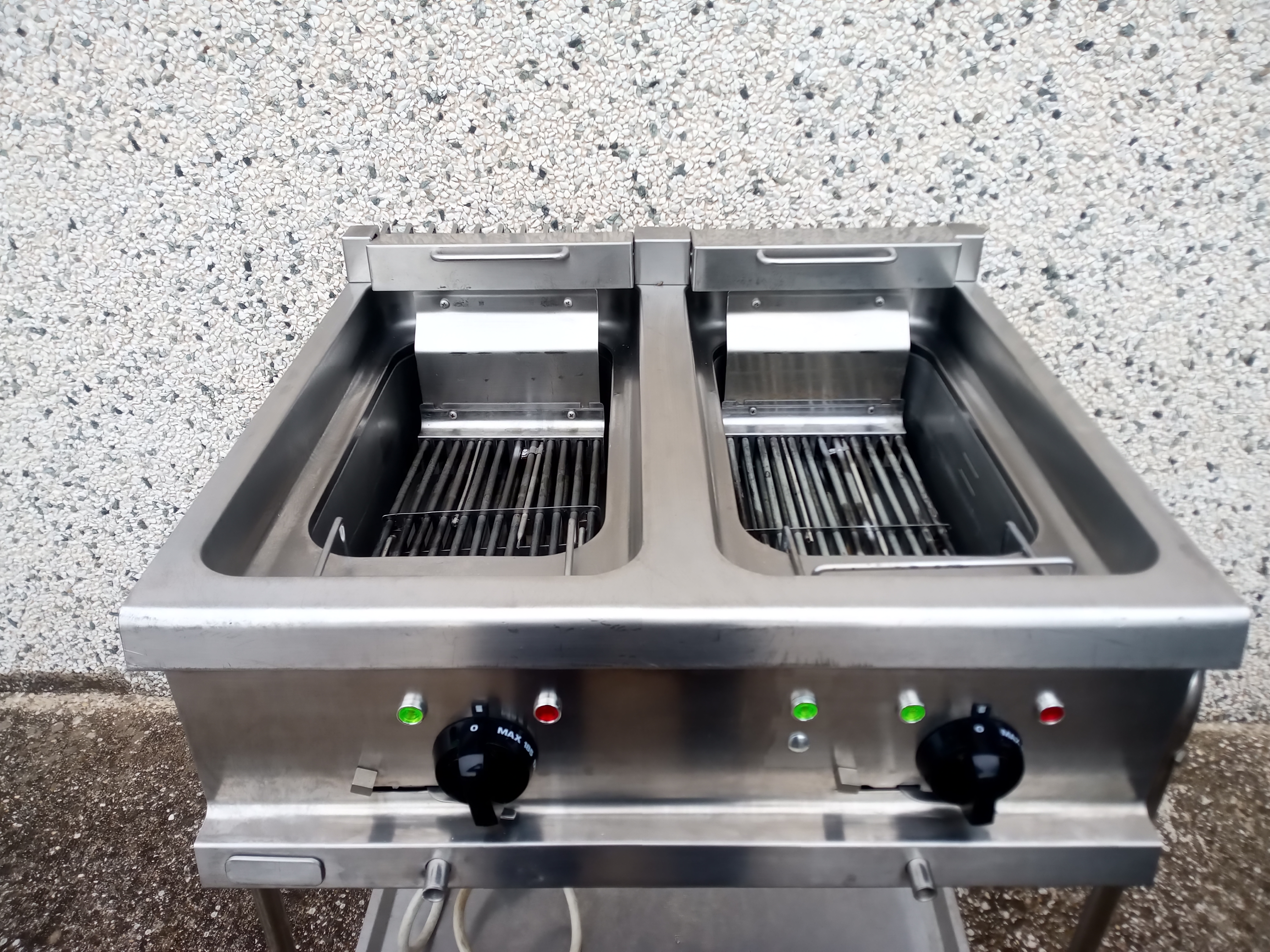 Friggitrice due vasche 2x26 litri 8+8kw elettrica in vendita - foto 2
