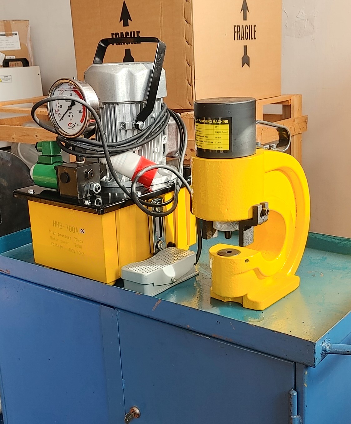 Punzonatrice 35 Tonn., con centralina idraulica in vendita - foto 1