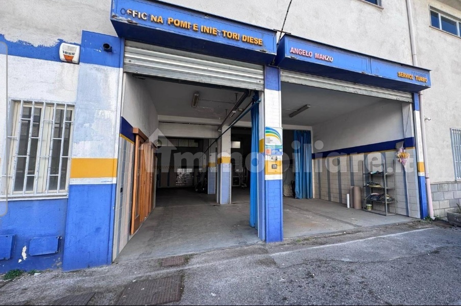 Esercizi commerciali in vendita