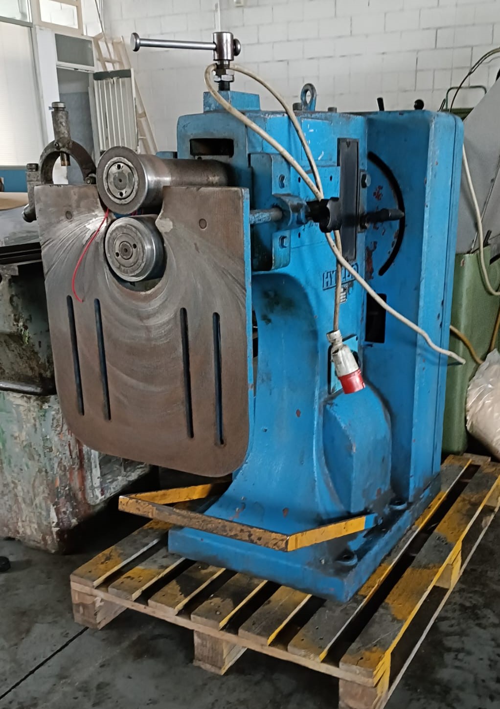 Bordatrice per lamiera HYLLUS 300 in vendita - foto 1