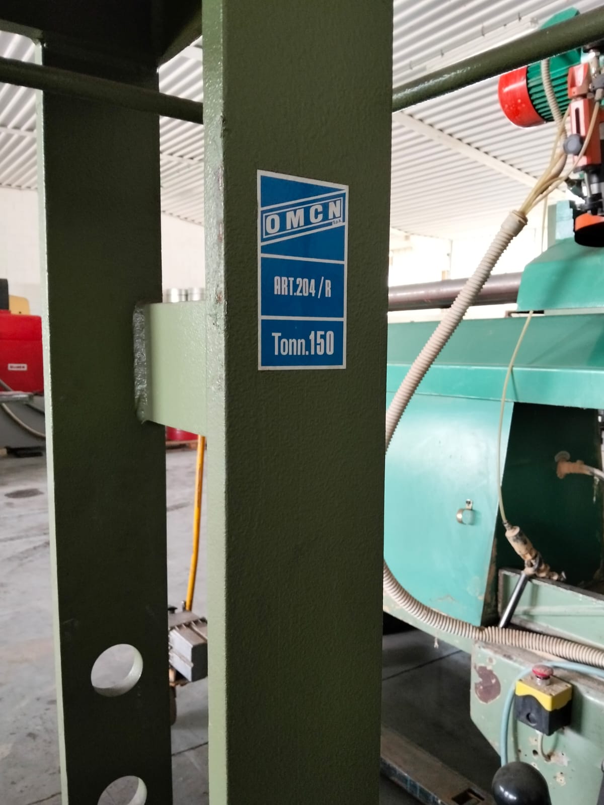 Pressa Oleodinamica OMCN Art. 204/R 150 Ton USATA in vendita - foto 2