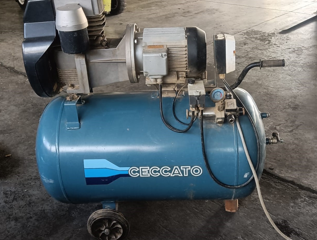 Compressore CECCATO da 200 Lt USATO in vendita - foto 1