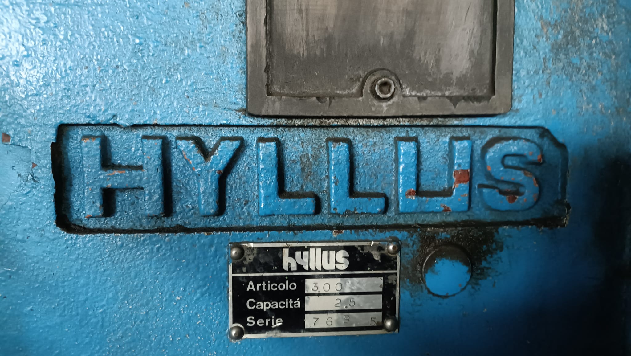 Bordatrice per lamiera HYLLUS 300 in vendita - foto 4