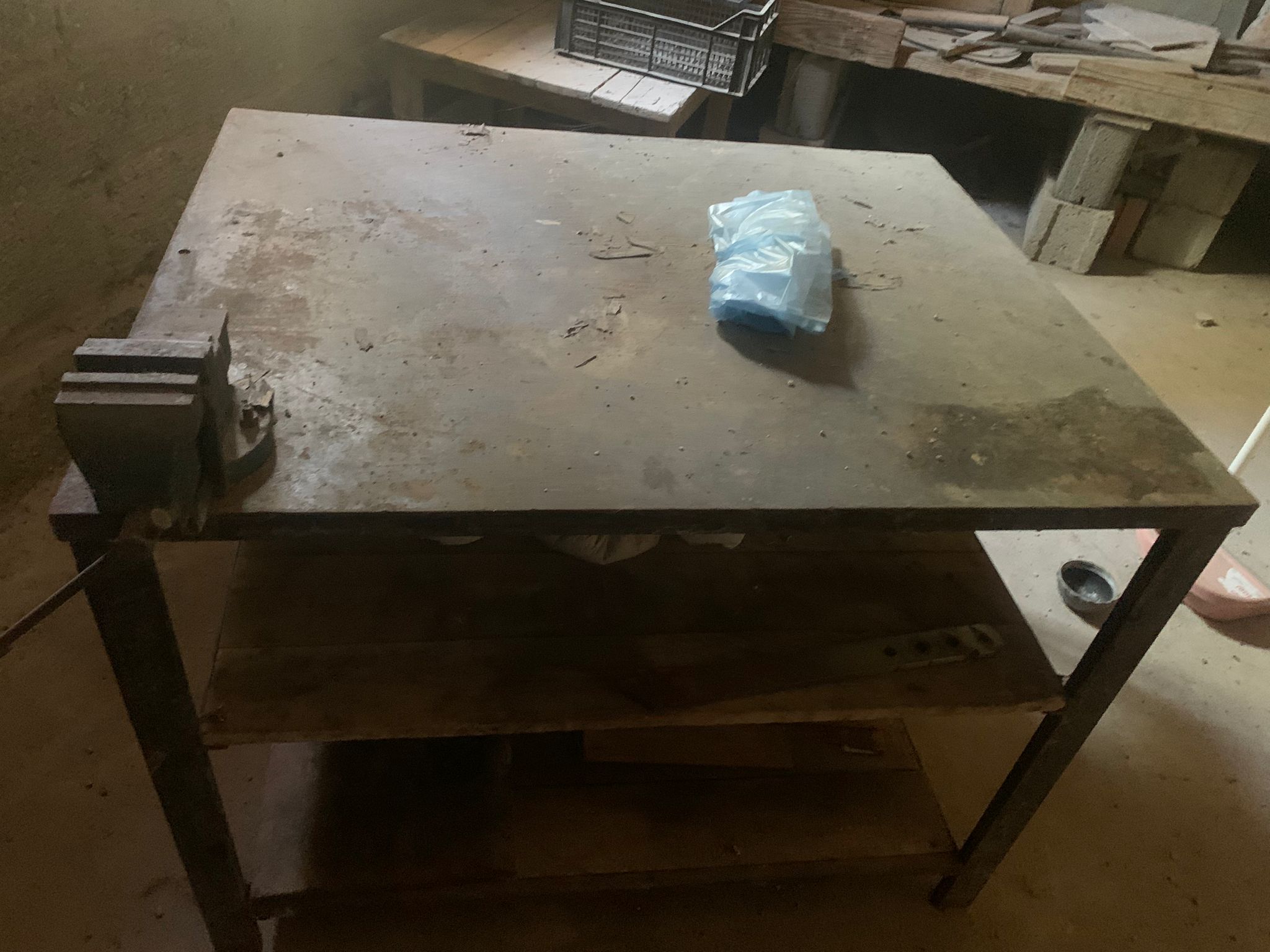 Piano da lavoro in acciaio per lavorare il ferro  in vendita - foto 2