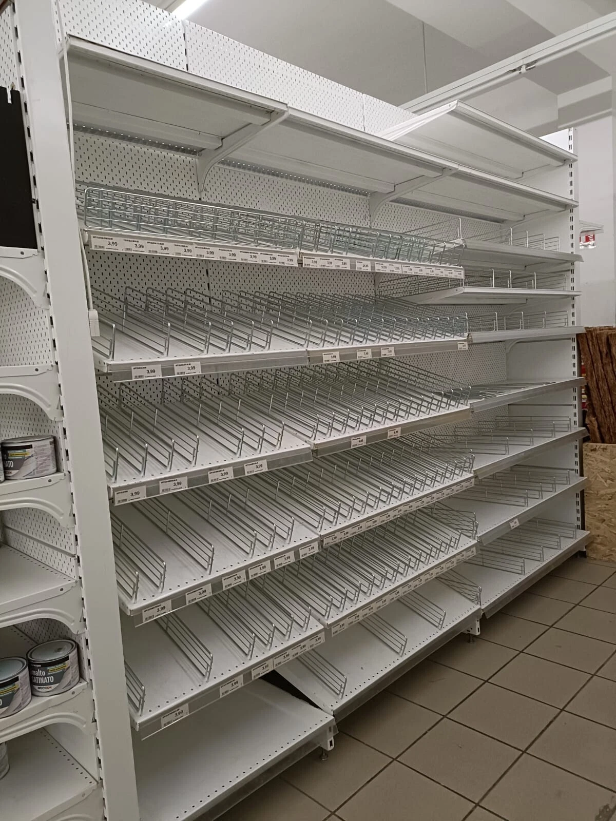 Scaffalatura 750 m² + banco cassa/informazioni – Usato  in vendita - foto 4