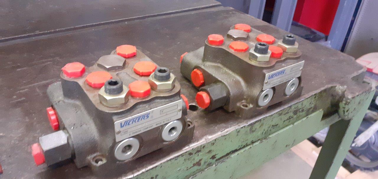 VICKERS DIRECTIONAL CONTROL VALVE in vendita - foto 3