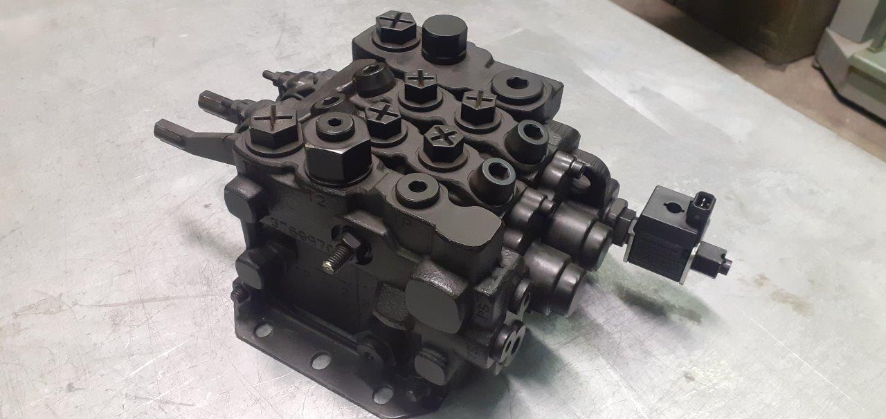 PARKER L90LS directional control valve in vendita - foto 2