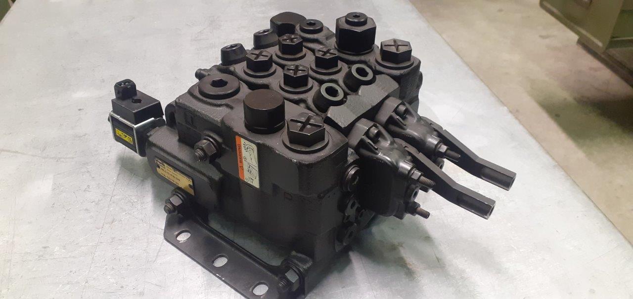 PARKER L90LS directional control valve in vendita - foto 1