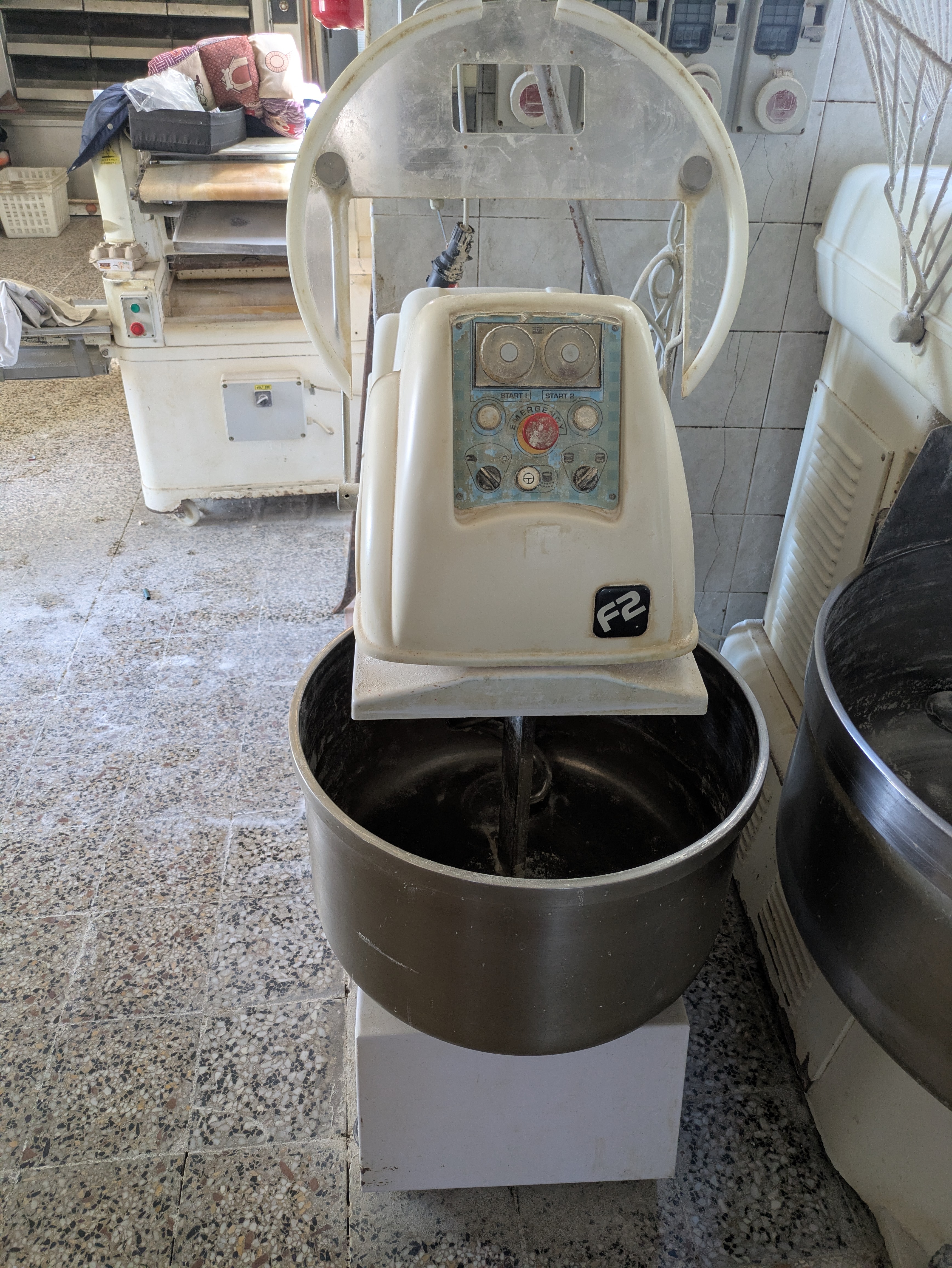 Impastatrice a spirale automatica a vasca fissa in vendita - foto 3