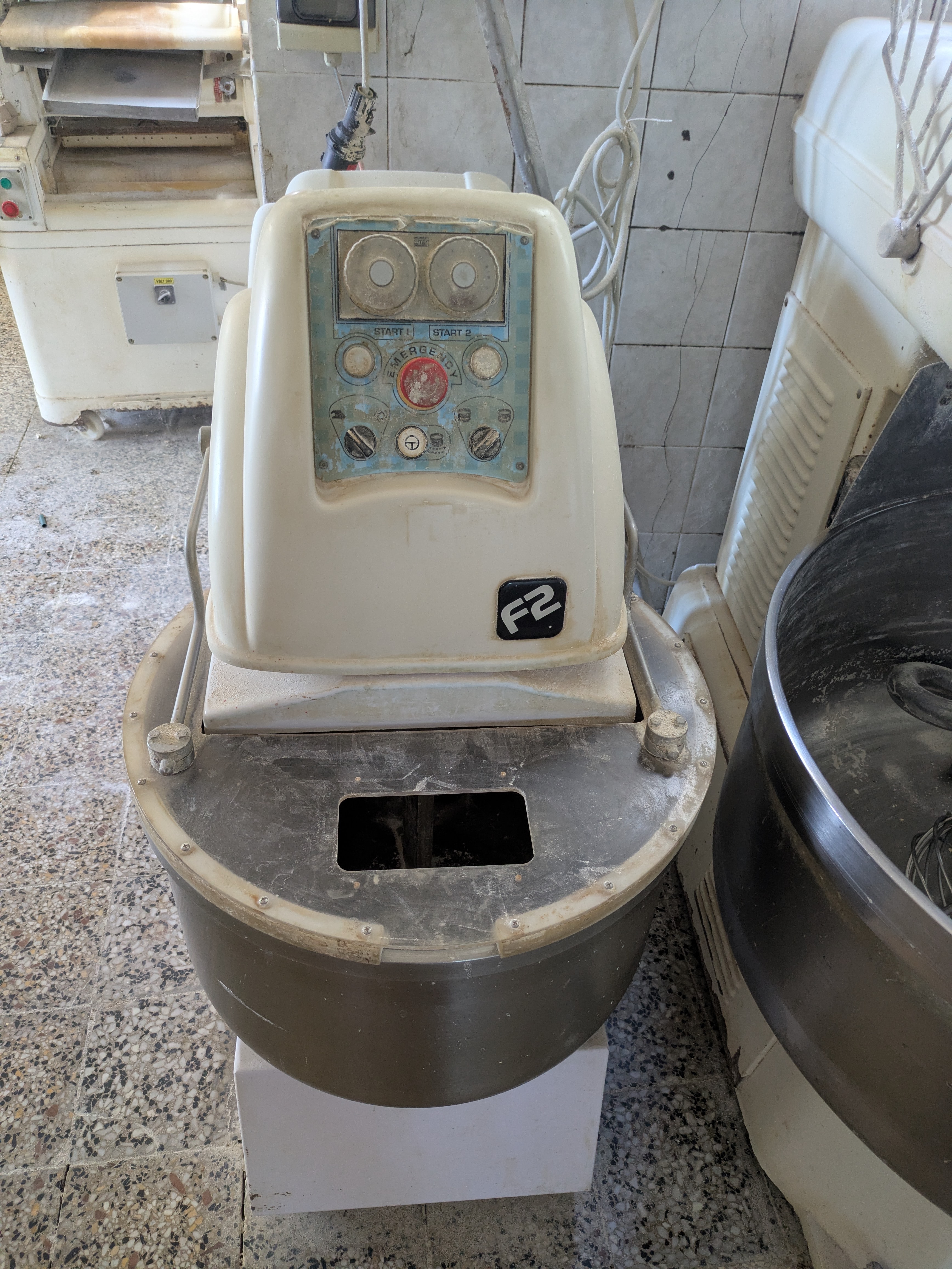 Impastatrice a spirale automatica a vasca fissa in vendita - foto 1
