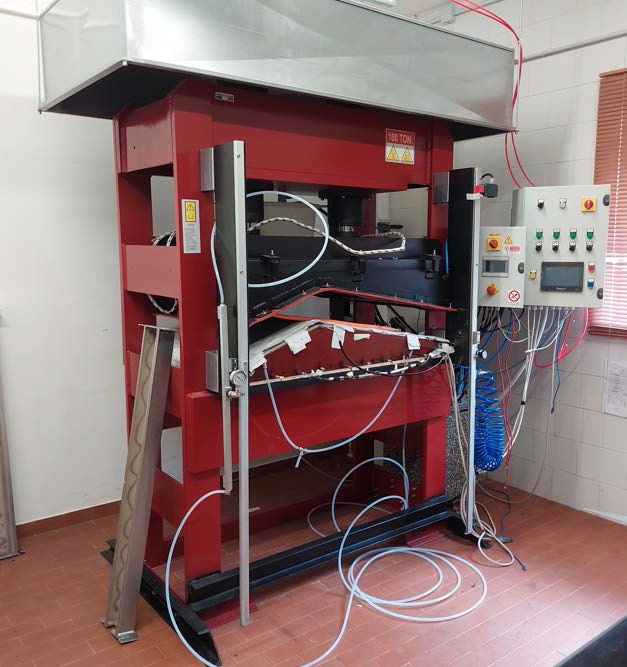 Pressa oliodinamica materiali compositi Bologna Presse in vendita - foto 4