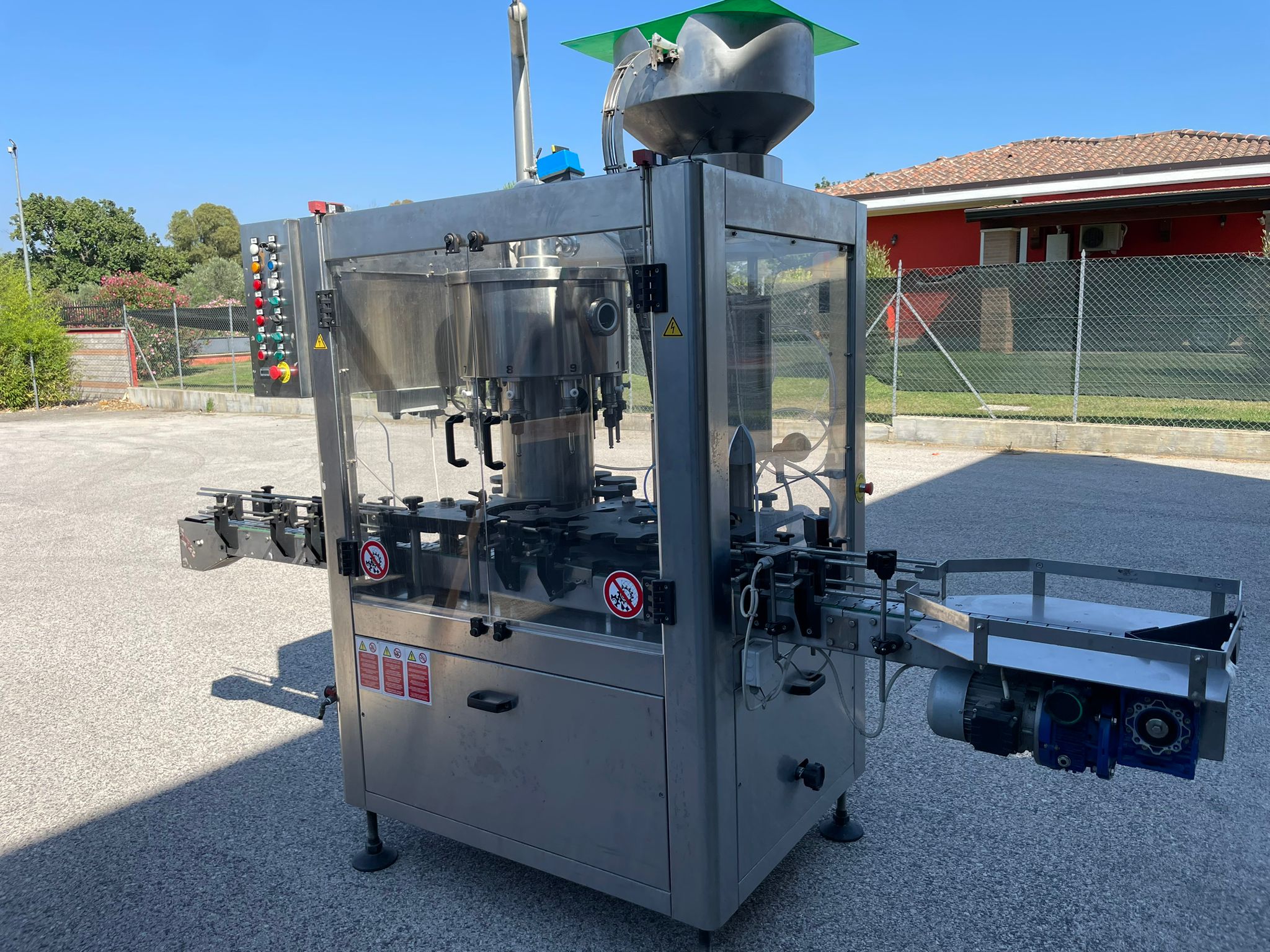 Imbottigliatrice automatica per tappo corona in vendita - foto 1