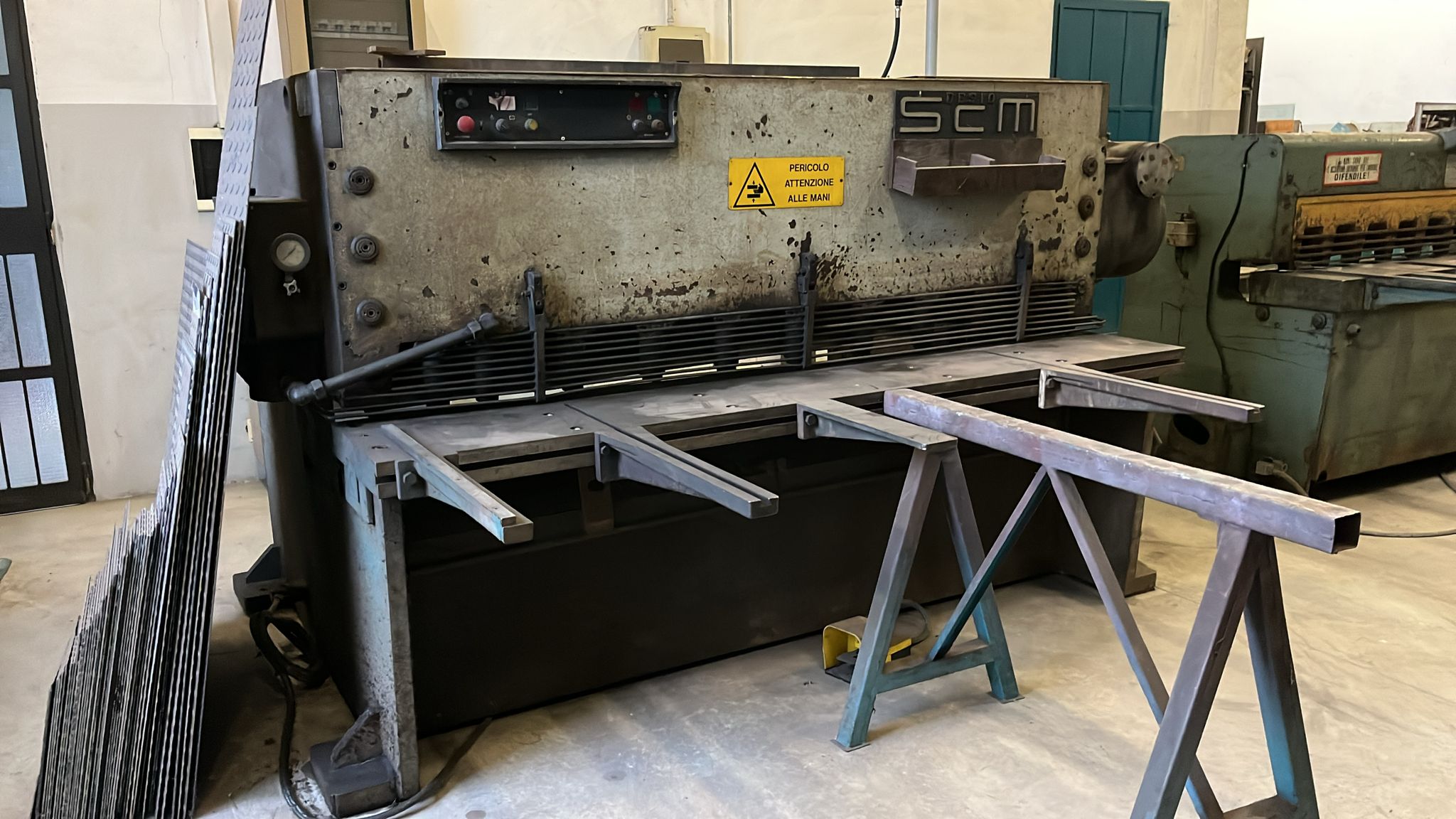 Cesoia a ghigliottina SCM taglia 2m x 6 mm in vendita - foto 1