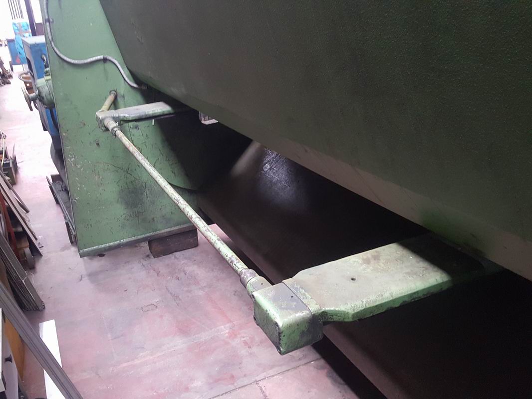 Cesoia a ghigliottina usata in vendita - foto 4
