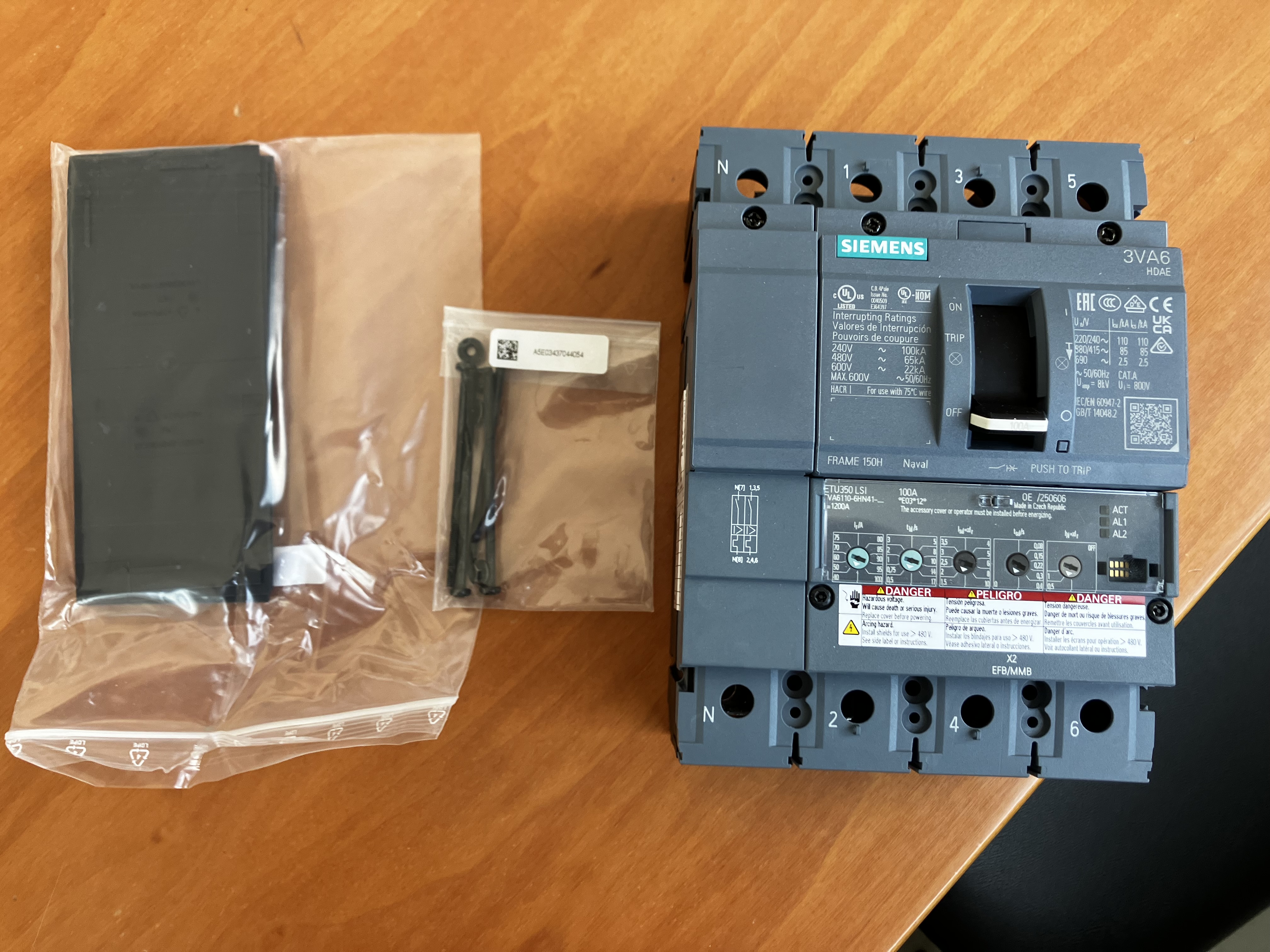 SIEMENS MCCB UL BG150 100A 4P 65KA ETU3 LSI  in vendita - foto 4