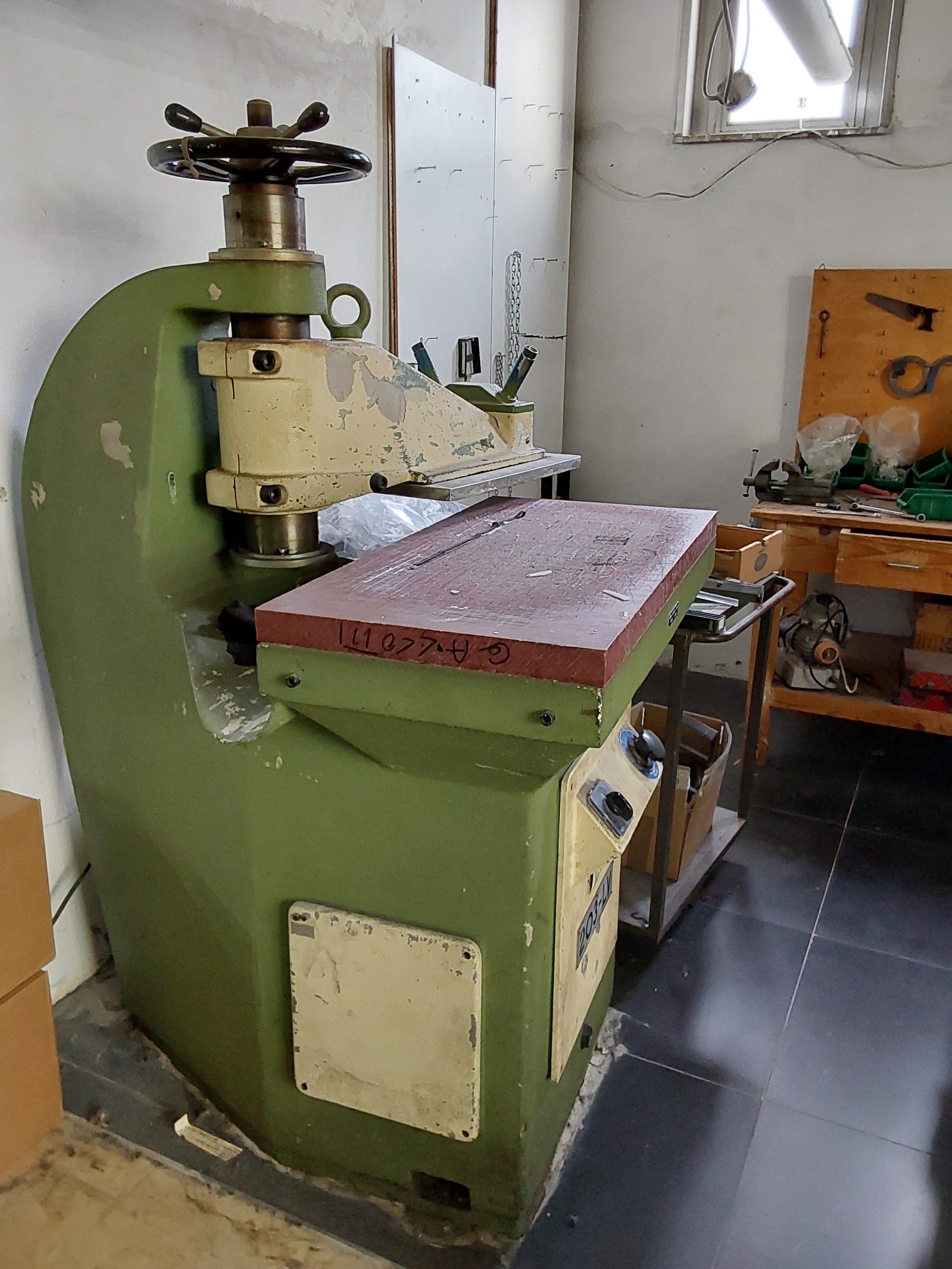 Lavorazione pelli e cuoio in vendita