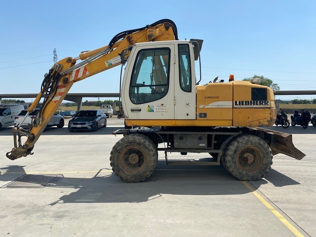 Escavatore gommato Liebherr A314 Litronic in vendita - foto 4