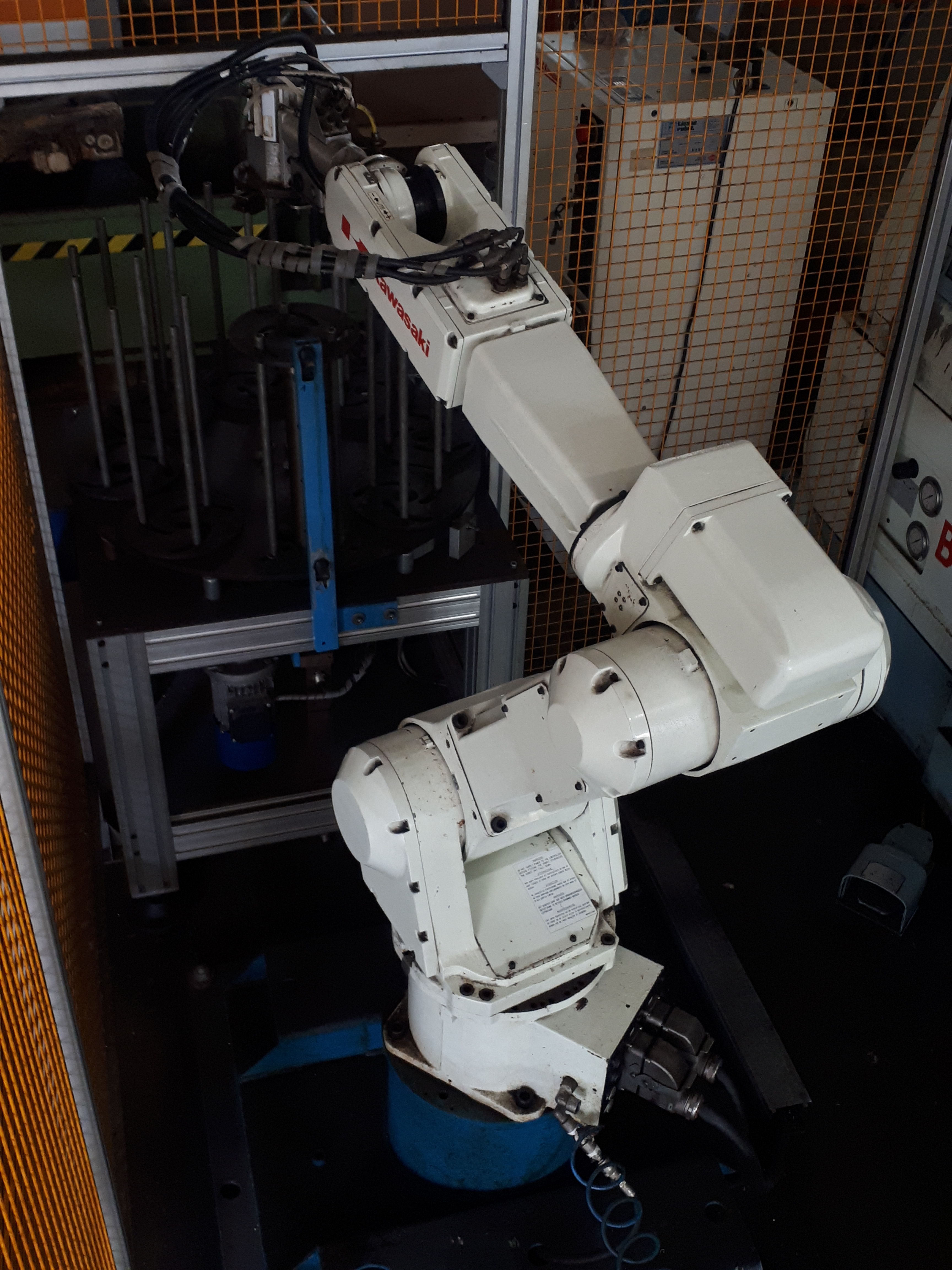 Robot Kawasaki 6 assi  in vendita - foto 2