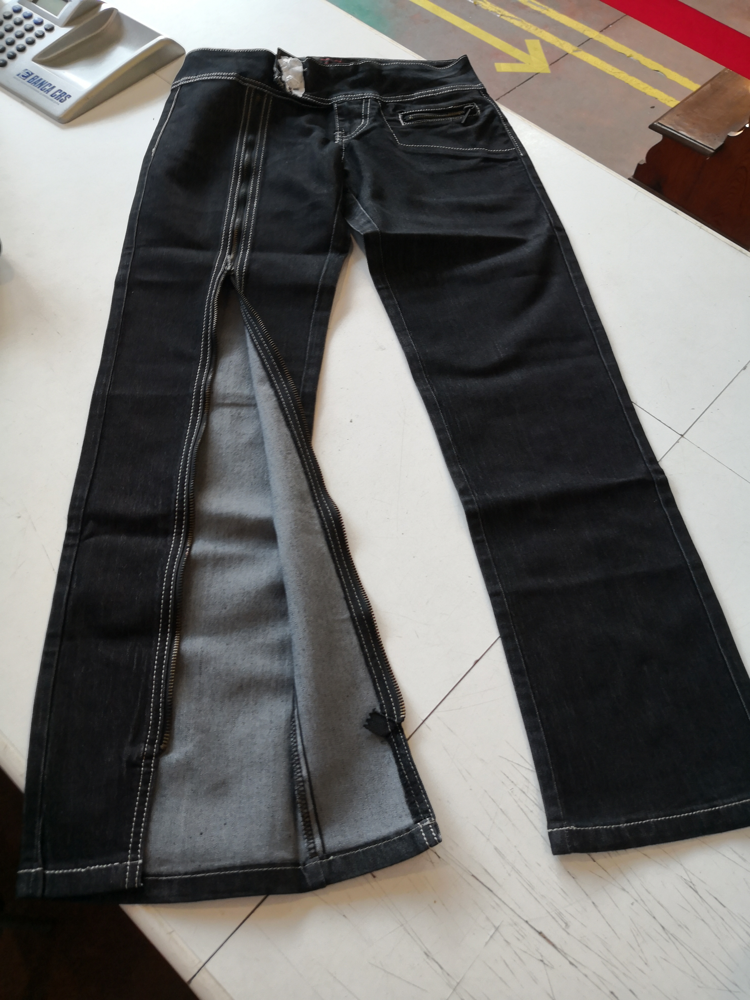Jeans marchio LONROSS 1700 pezzi 3 modelli donna 1 uomo in vendita - foto 10
