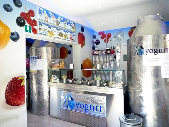 Yogurteria completa con banco vaschette+ mantecatore  in vendita - foto 1