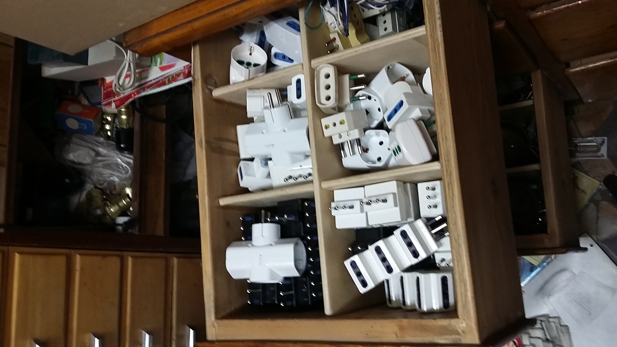 FORNITURA STOCK NEGOZIO DI ELETTRICITA' CIRCA 22 PEDANE in vendita - foto 7