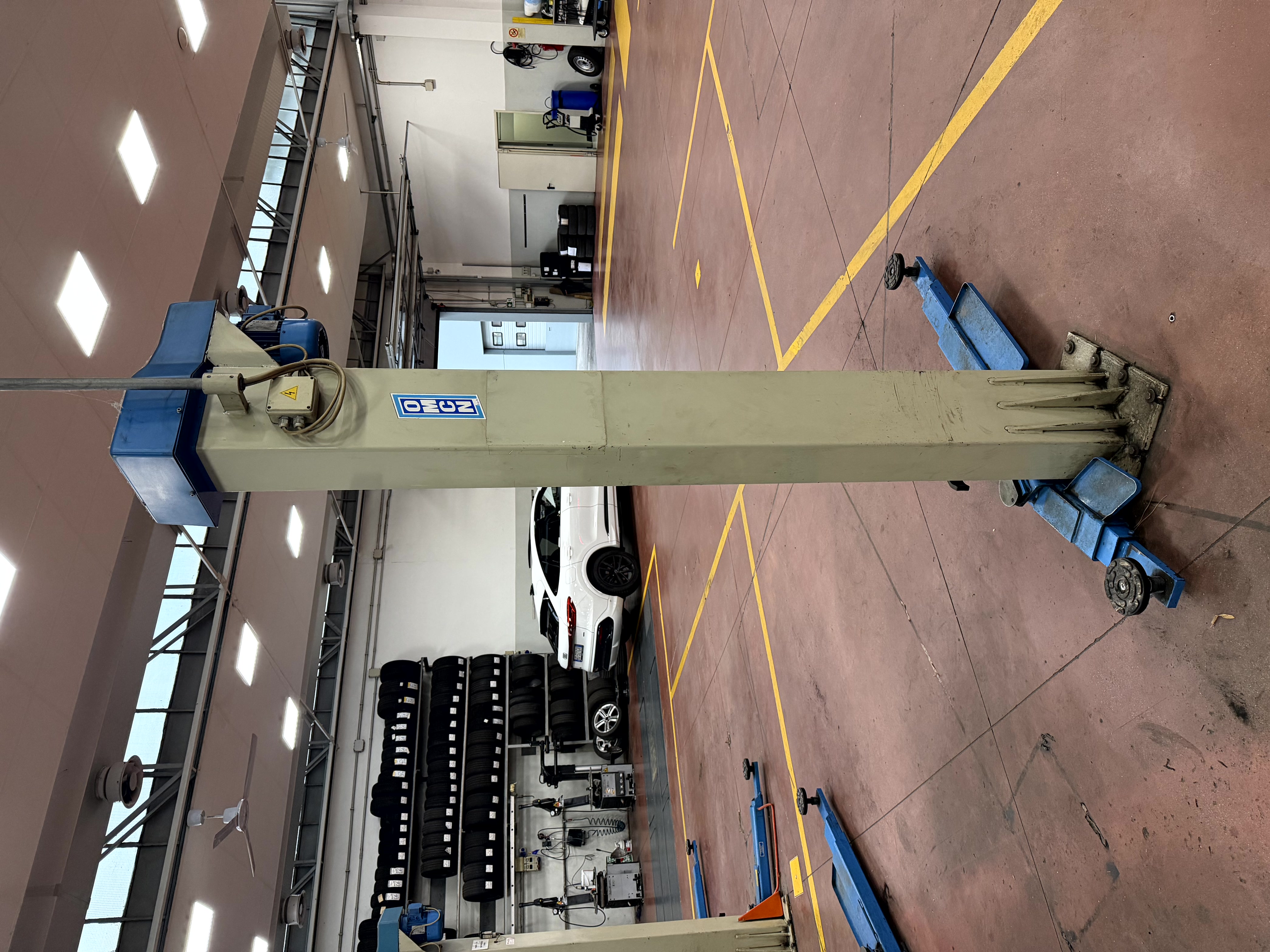 Ponte a 2 colonne OMCN da 3200 kg. in vendita - foto 2