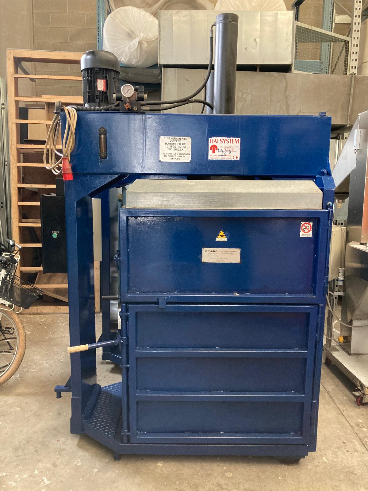 Pressa per plastica, cartone, ecc in vendita - foto 1