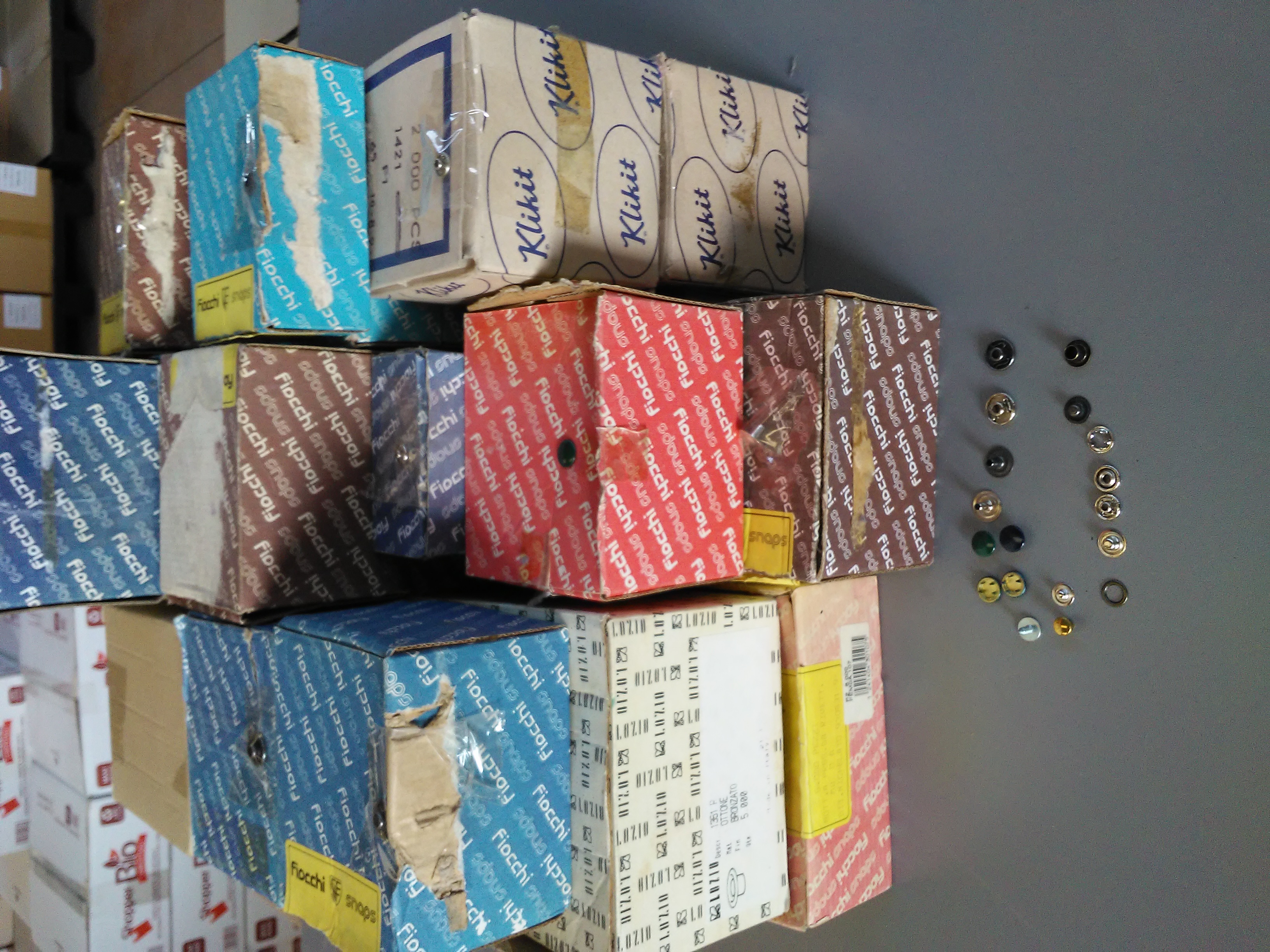 Bottoni Automatici e atro in metallo in vendita - foto 2