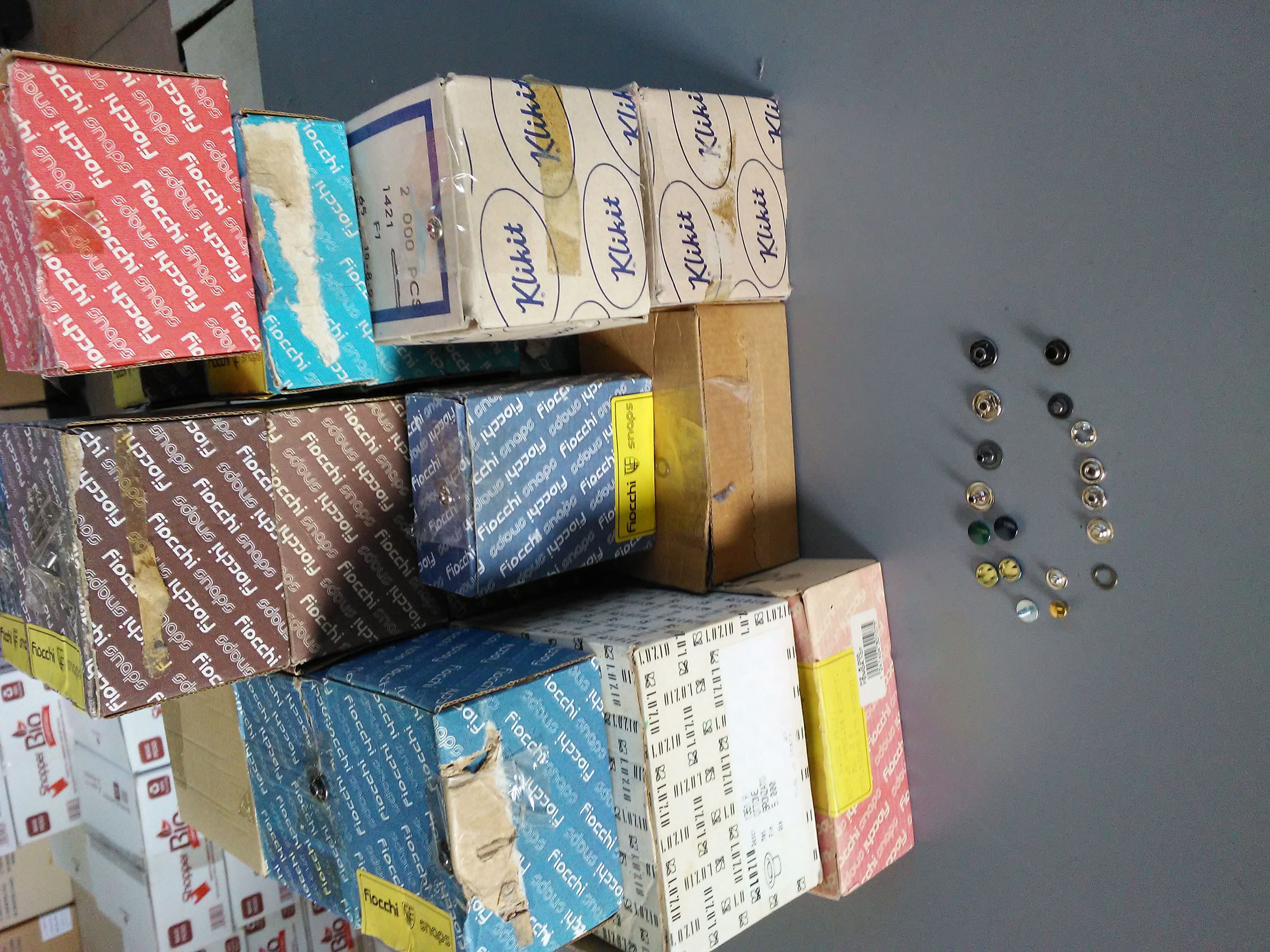 Bottoni Automatici e atro in metallo in vendita - foto 10