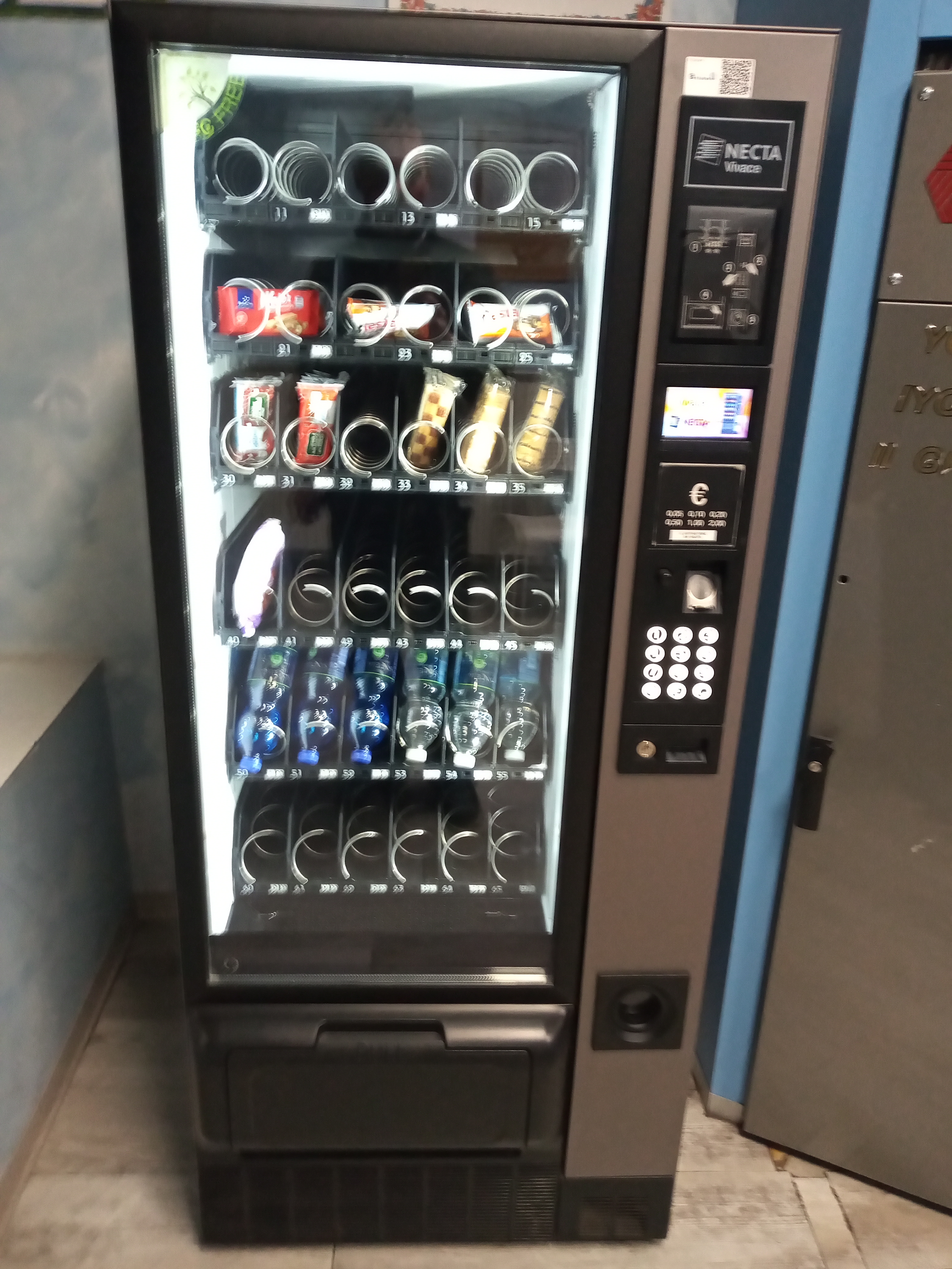DISTRIBUTORE AUTOMATICO SNACK E BIBITE in vendita - foto 1