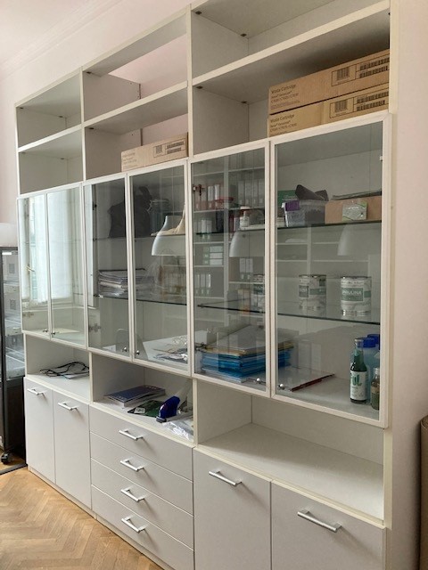 Un arredo completo e pronto per il tuo piccolo ufficio in vendita - foto 3