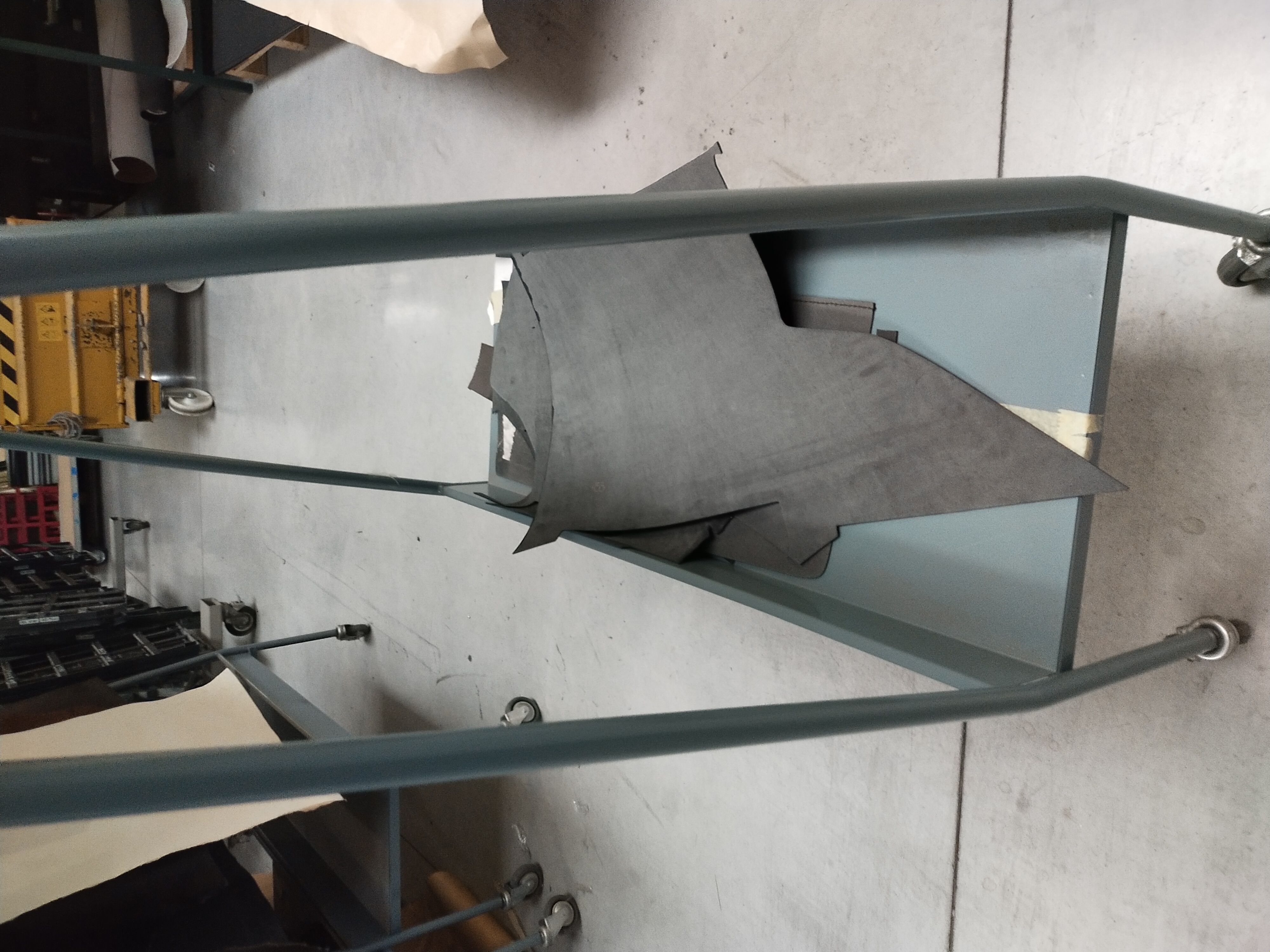 CARRELLI PORTA PELLE in vendita - foto 2
