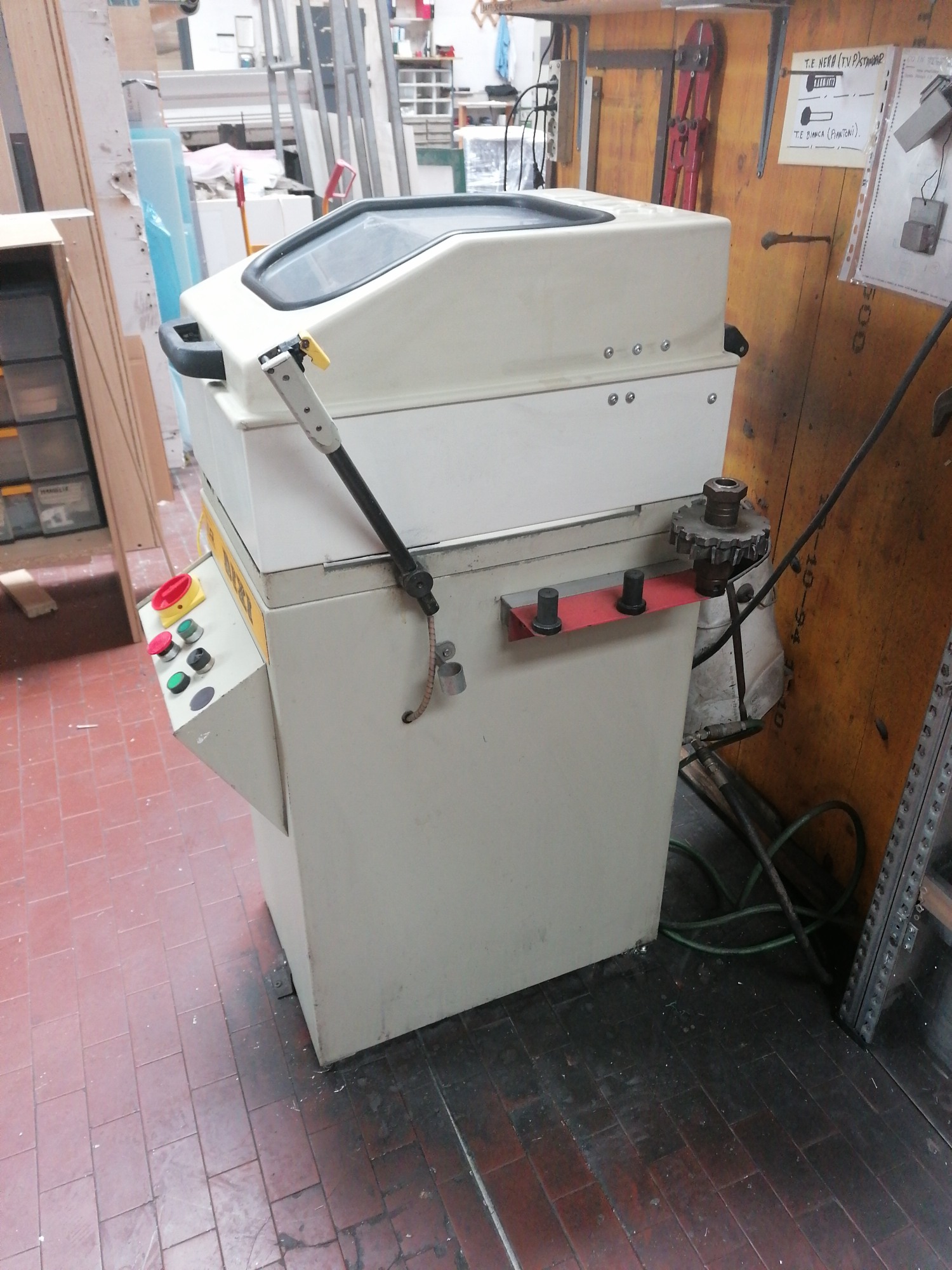 INTESTATRICE in vendita - foto 2