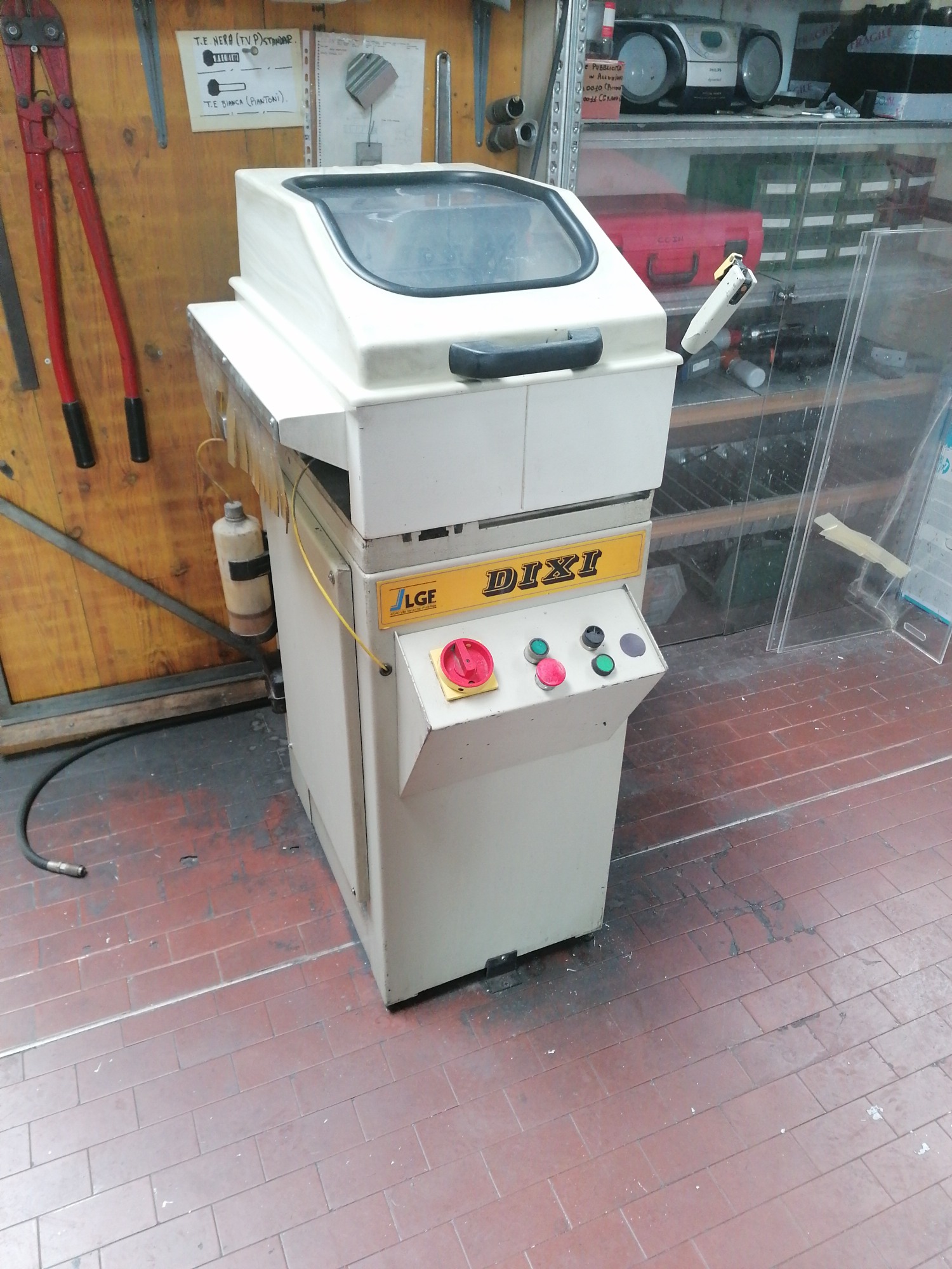 INTESTATRICE in vendita - foto 1