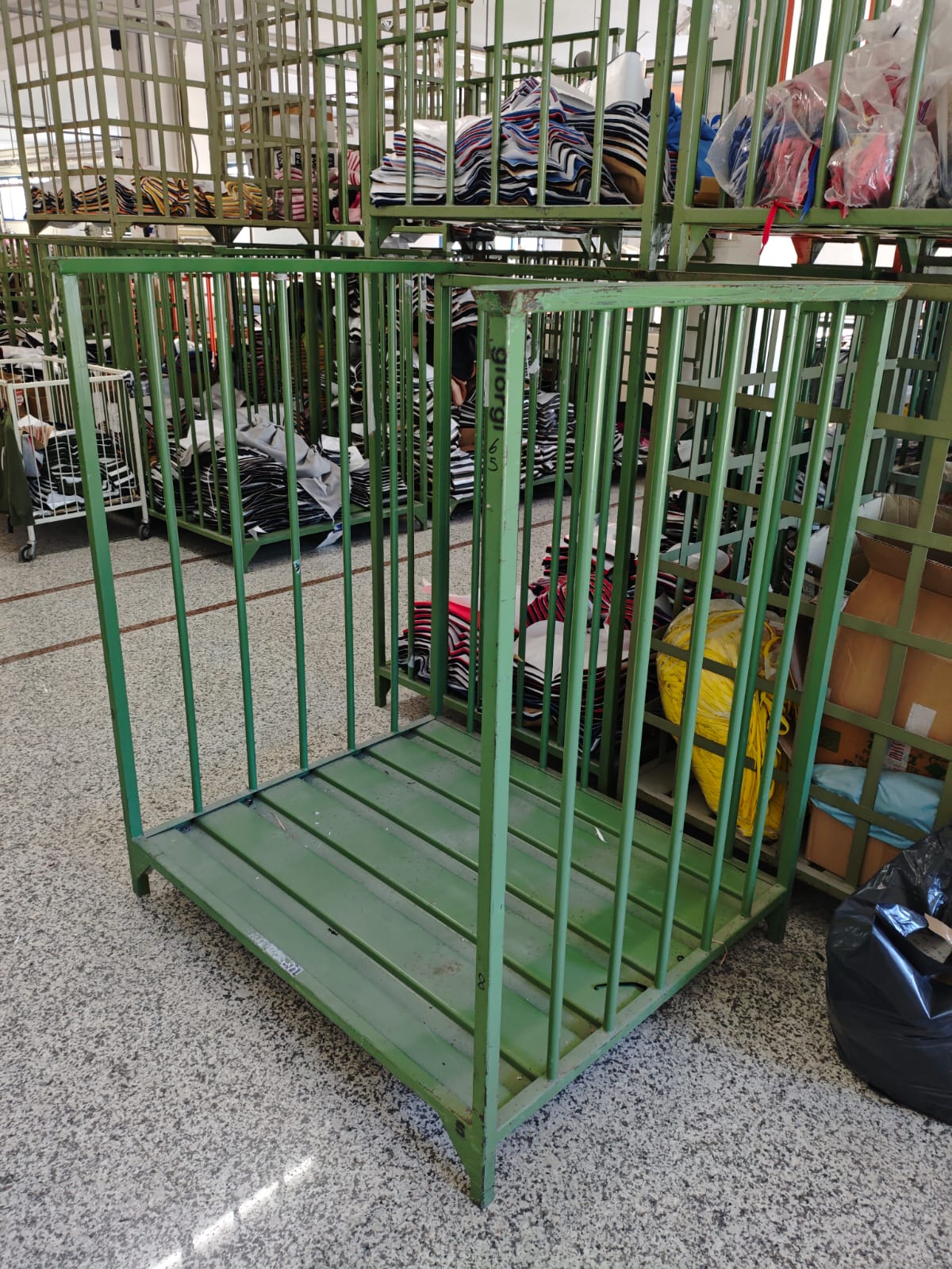 Carrelli industriali per tessuti e semilavorati in vendita - foto 1