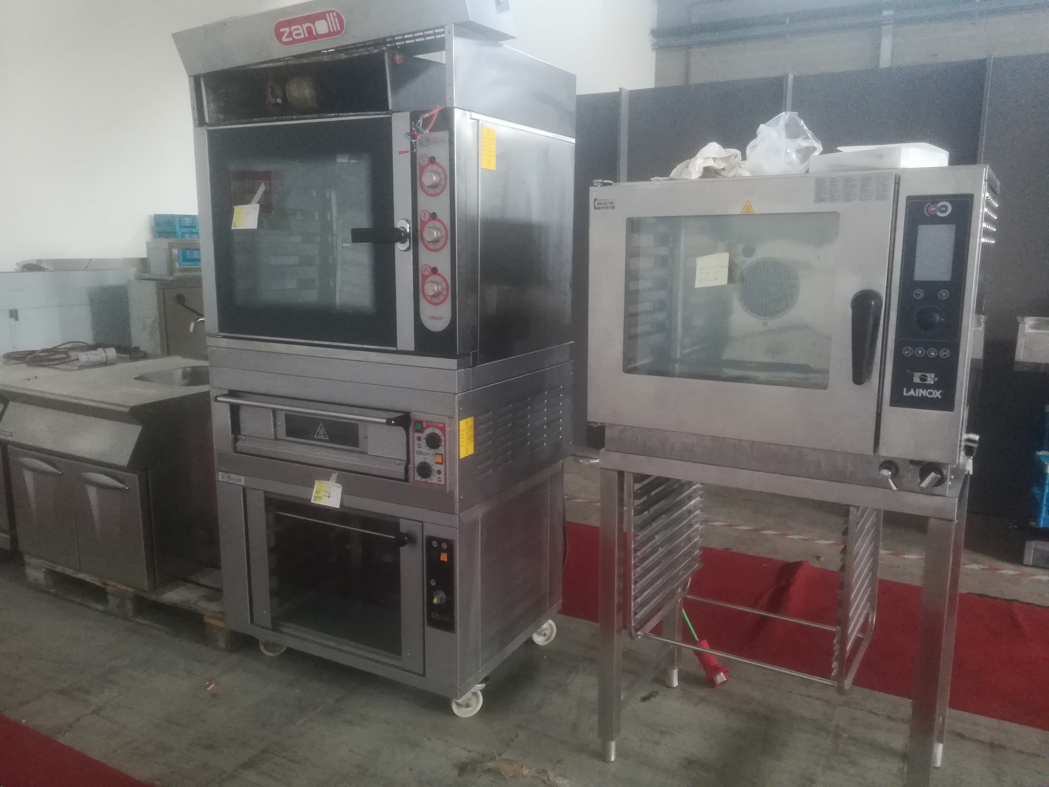 Disponibilita attrezz. per locali ristorazione  in vendita - foto 1