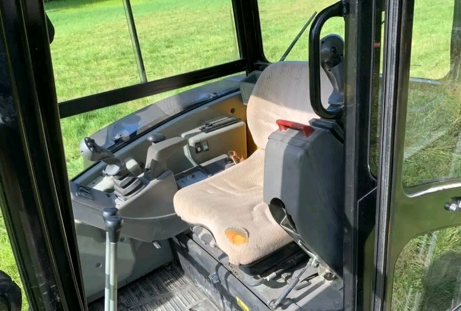 Mini escavatore Volvo EC30 /282 con accessori. in vendita - foto 3