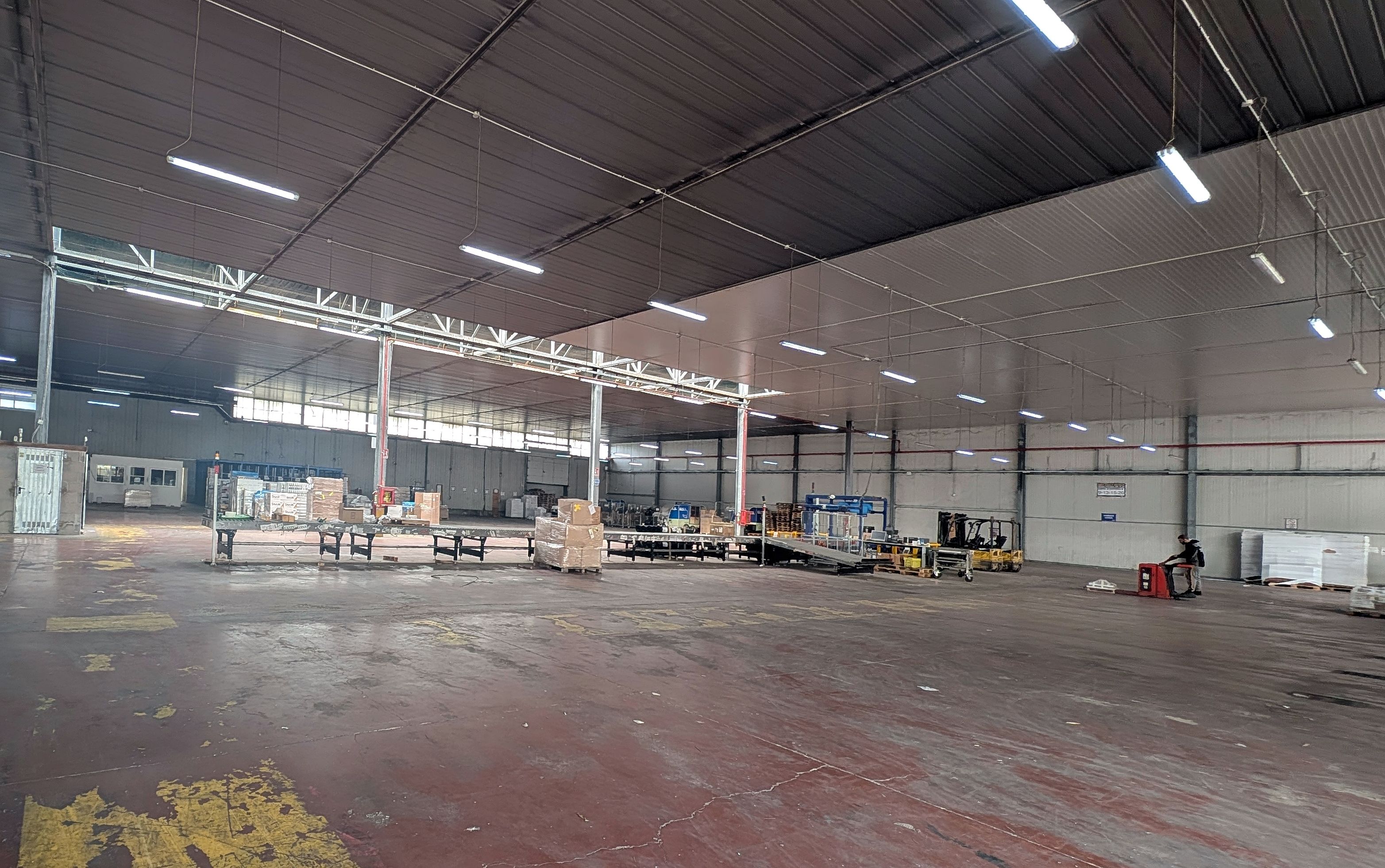 Magazzino 5000mq con 4 bocche bilico e ribalta carico in vendita - foto 4