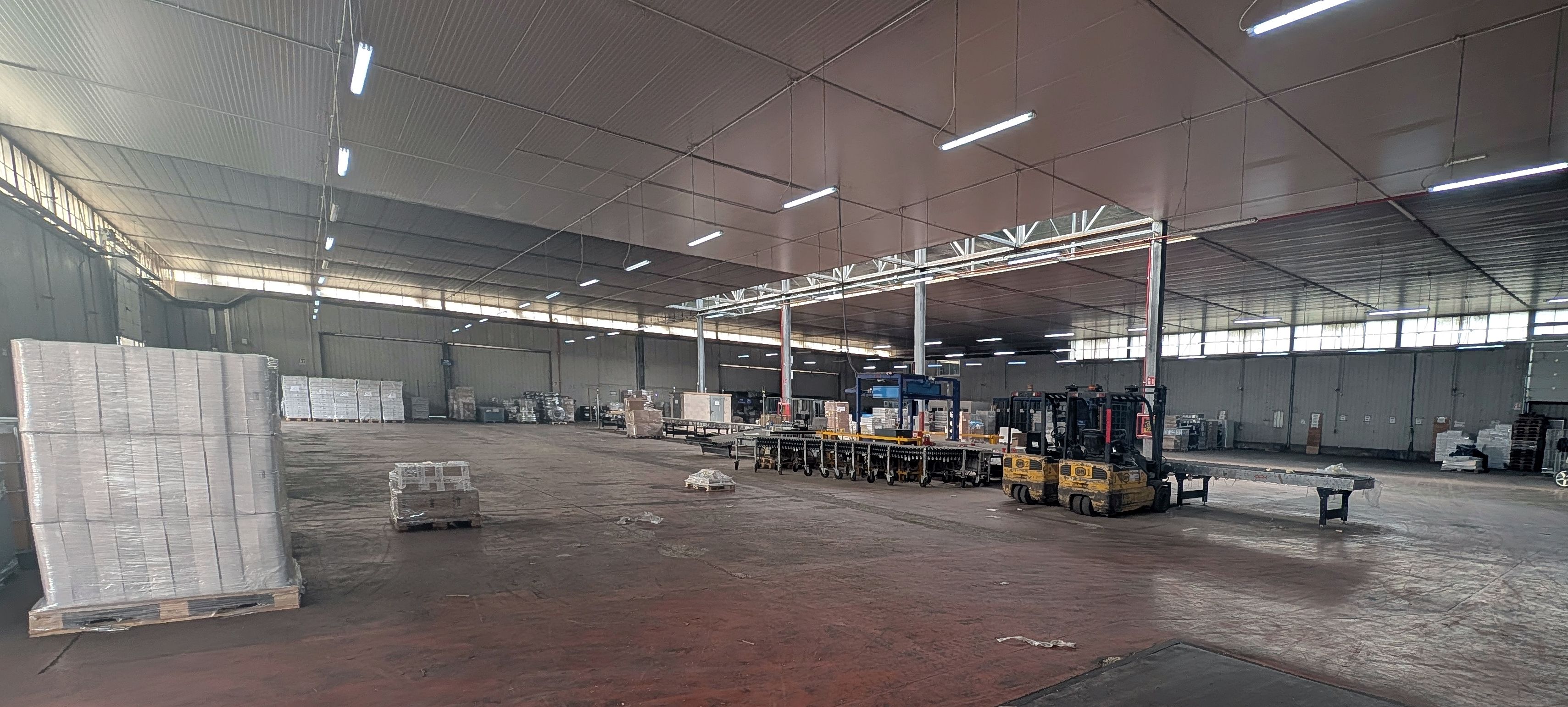 Magazzino 5000mq con 4 bocche bilico e ribalta carico in vendita - foto 3